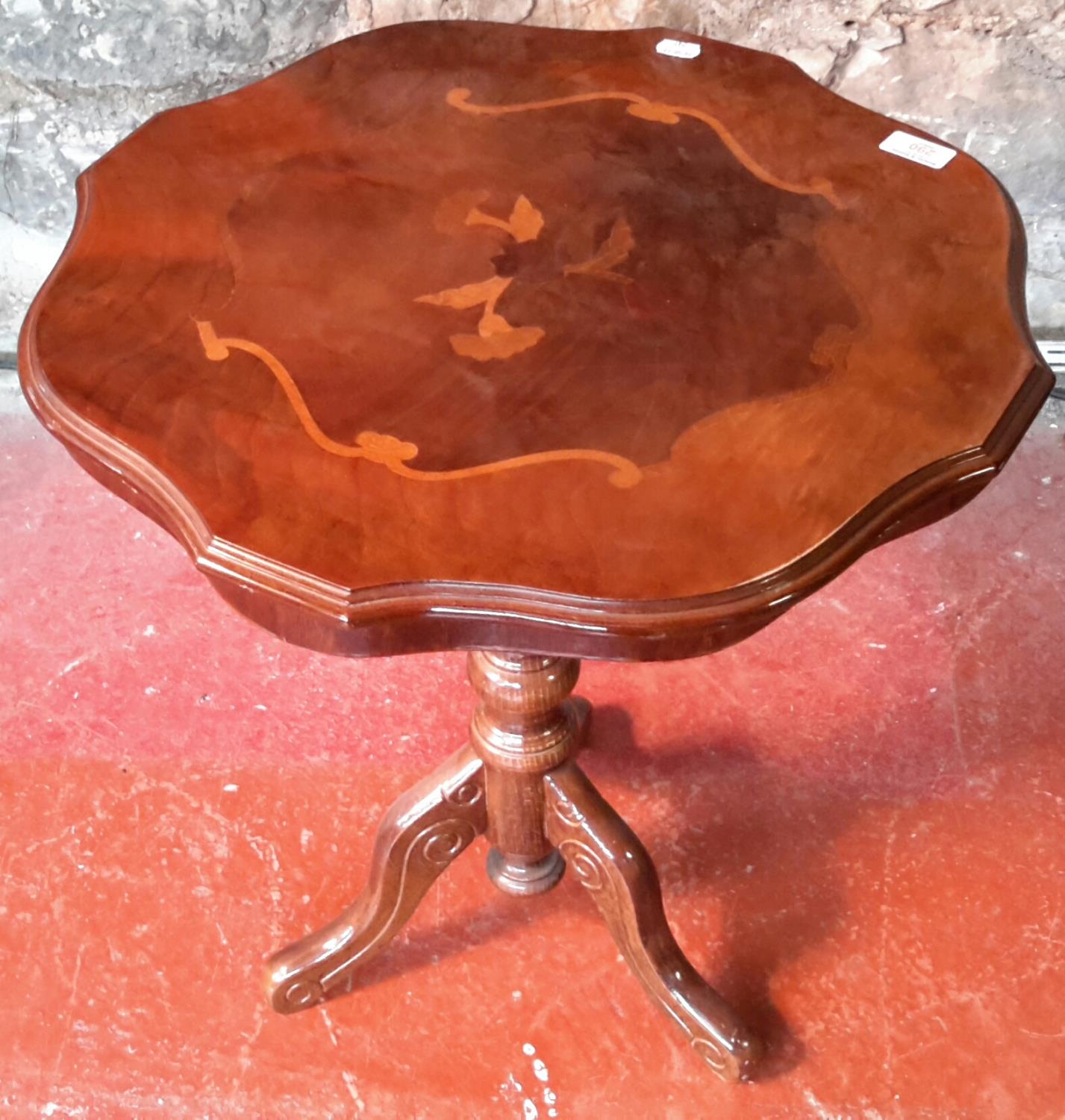 Inlaid table with single support