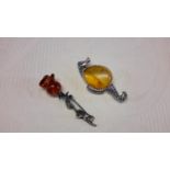 Silver & amber rose brooch, together with silver & enamel sea horse brooch