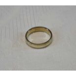 9ct gold band ring