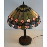 Large Tiffany style table lamp working, 57cm in height