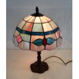 Tiffany style table lamp working, 41cm in height