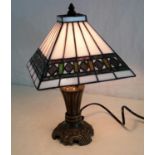 Small Tiffany style table lamp working, 32cm in height