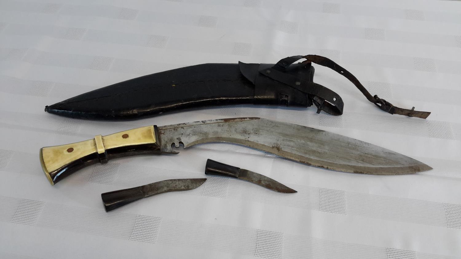 Burmese kukri knife, pre 1945, with wooden handle & leather sheath - Image 2 of 2