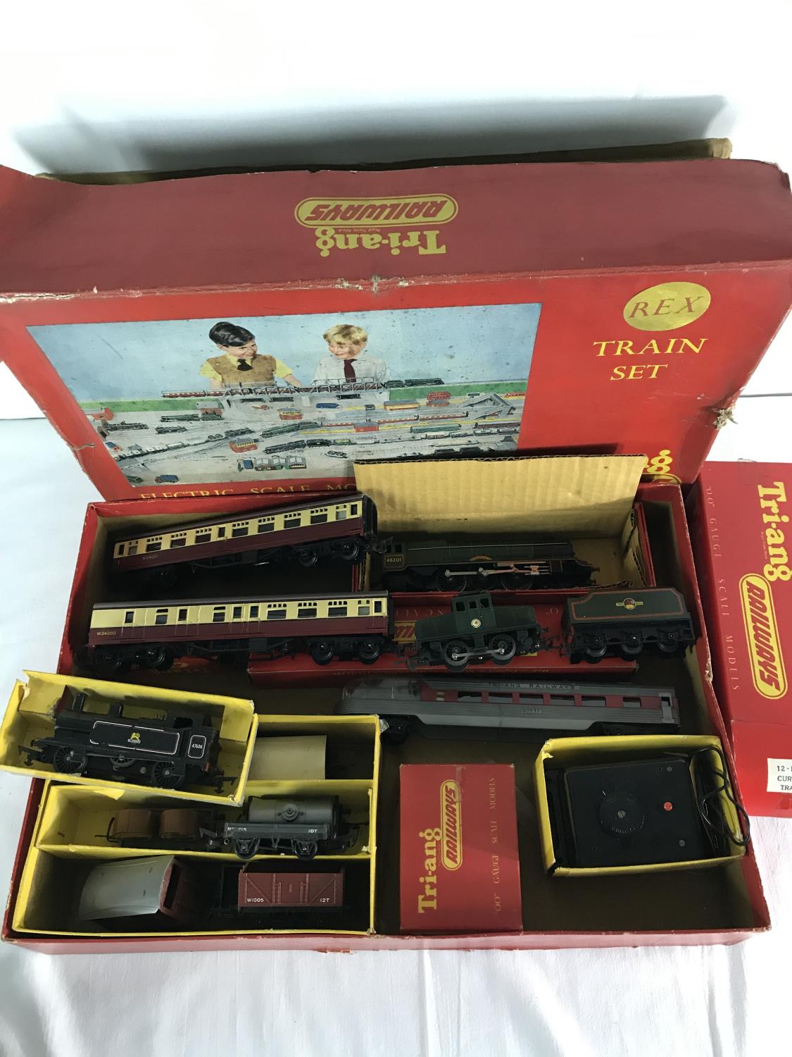 A Collection of Tri-Ang railways Train models to include Princess Elizabeth loco & tender, r-125