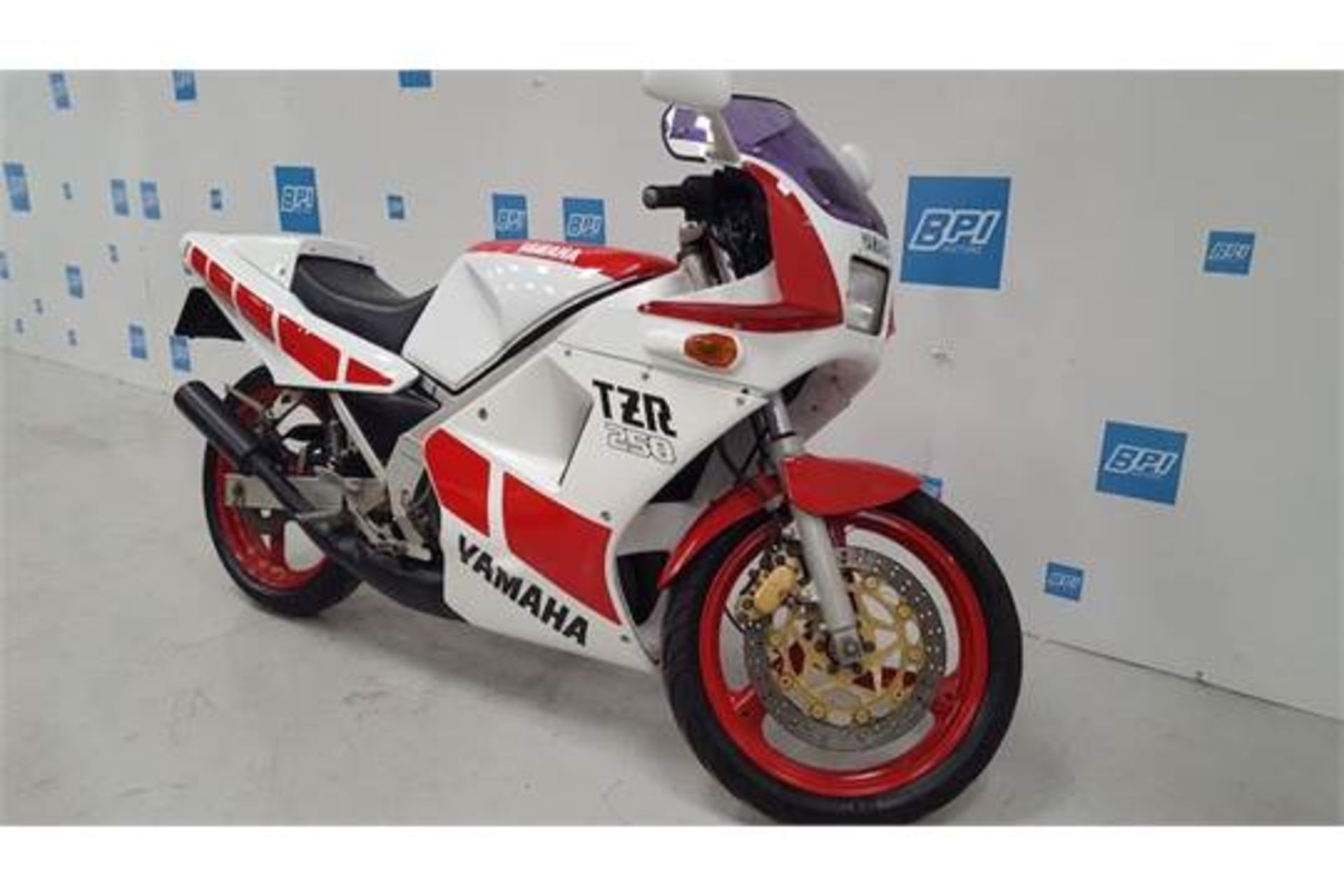 1989 Yamaha TZR250 2 Stroke - {053601} - Image 2 of 7