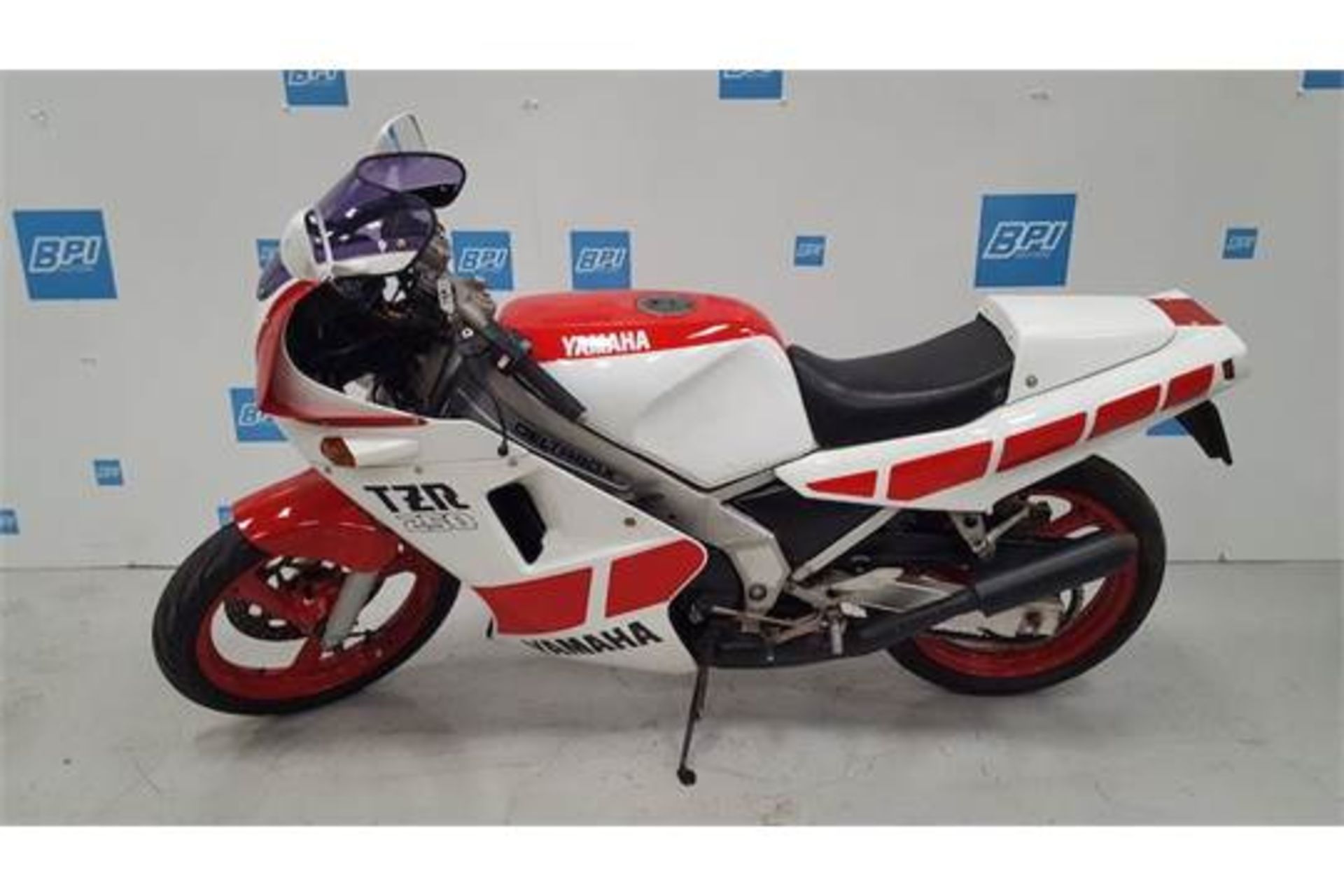 1989 Yamaha TZR250 2 Stroke - {053601} - Image 5 of 7