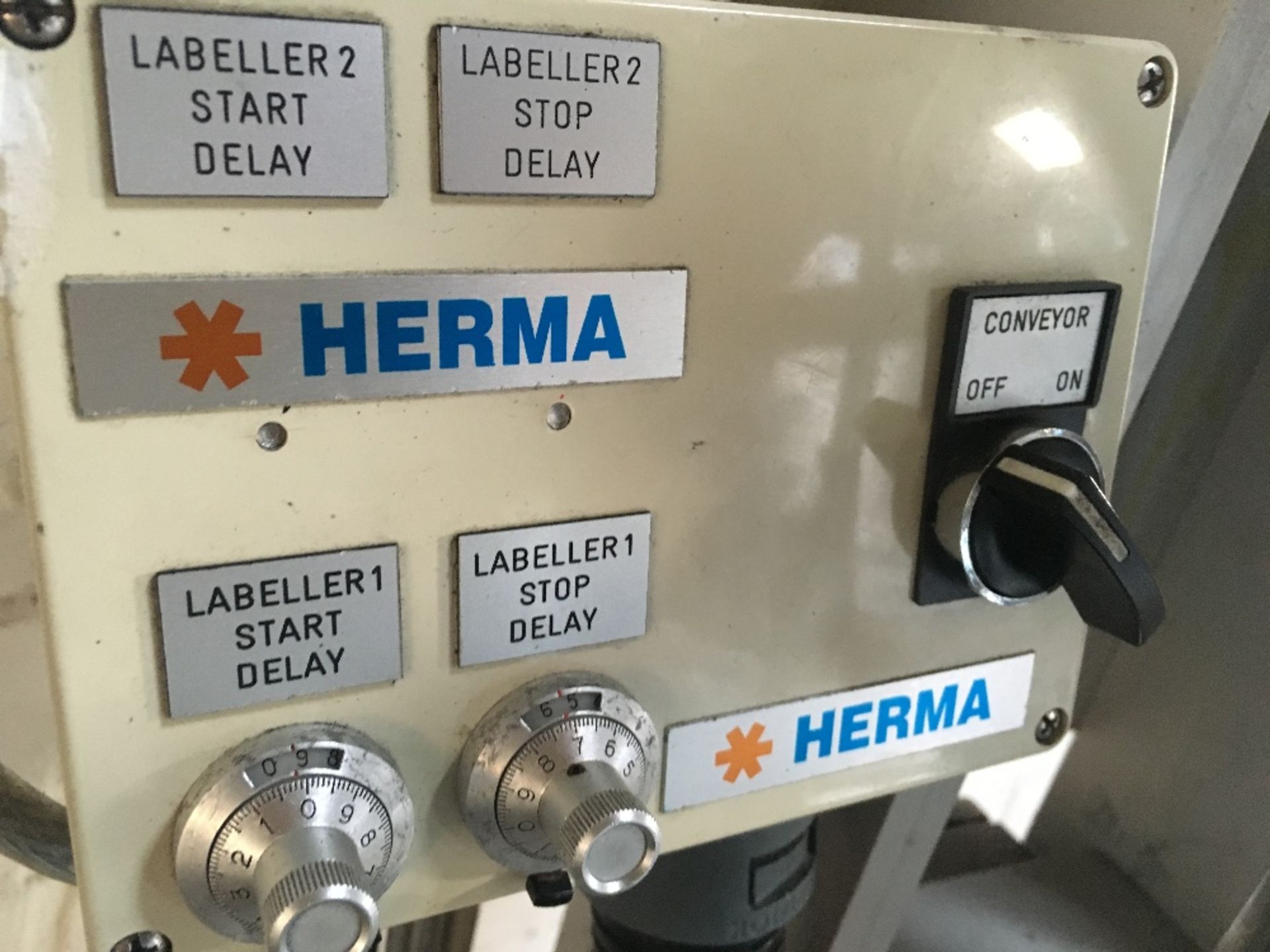 Herma H300 SR Servo 8 Top & Bottom Label Applicator, Year of Manufacture: 2002 - Image 4 of 5