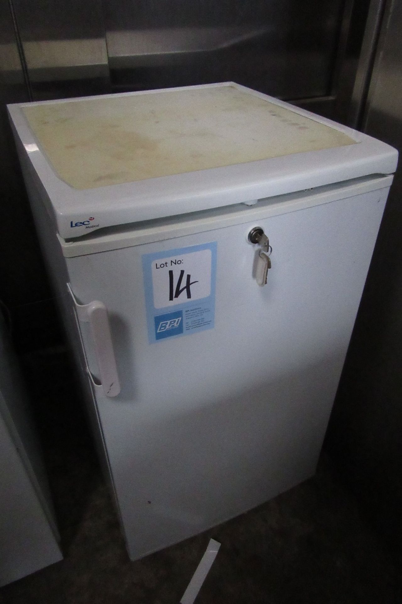 LEC ISU55 Refrigerator, 240V