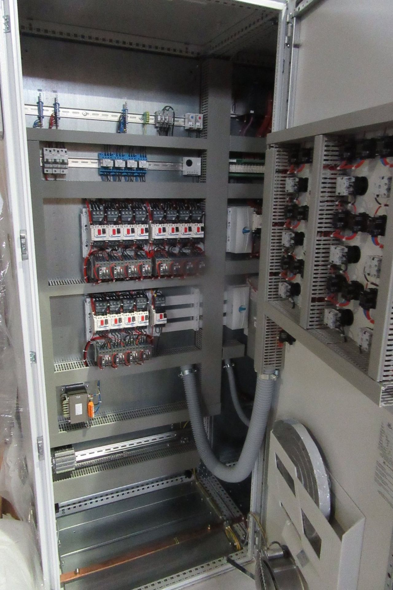 Woodward Power Solutions Radiator / Engine MCC Control Cabinets inc: Merlin Gerin Compact NS630N, Me - Bild 5 aus 16