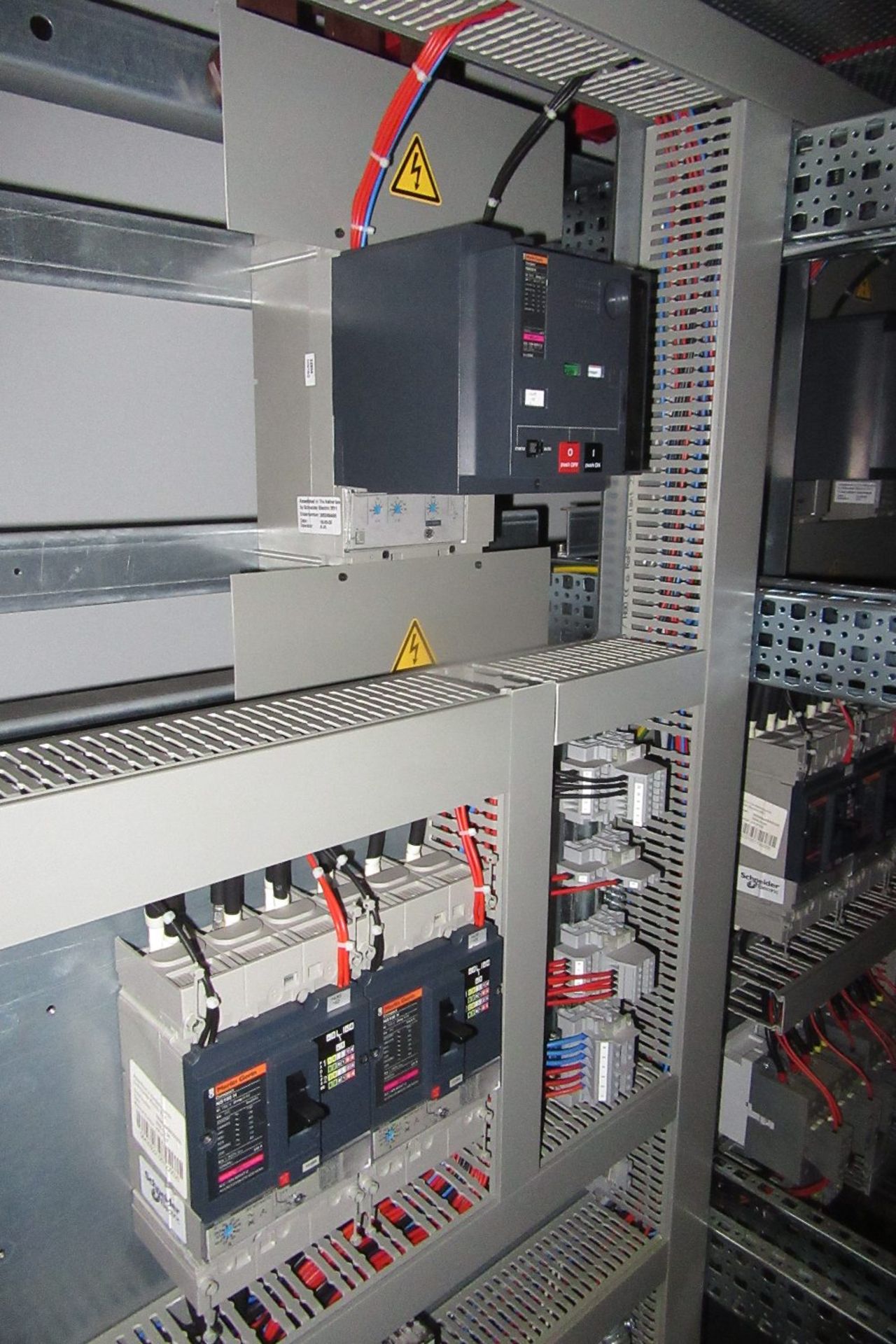 Woodward Power Solutions Feeder Engine / Station Transformer Control Cabinet inc: Merlin Gerin Compa - Bild 4 aus 16