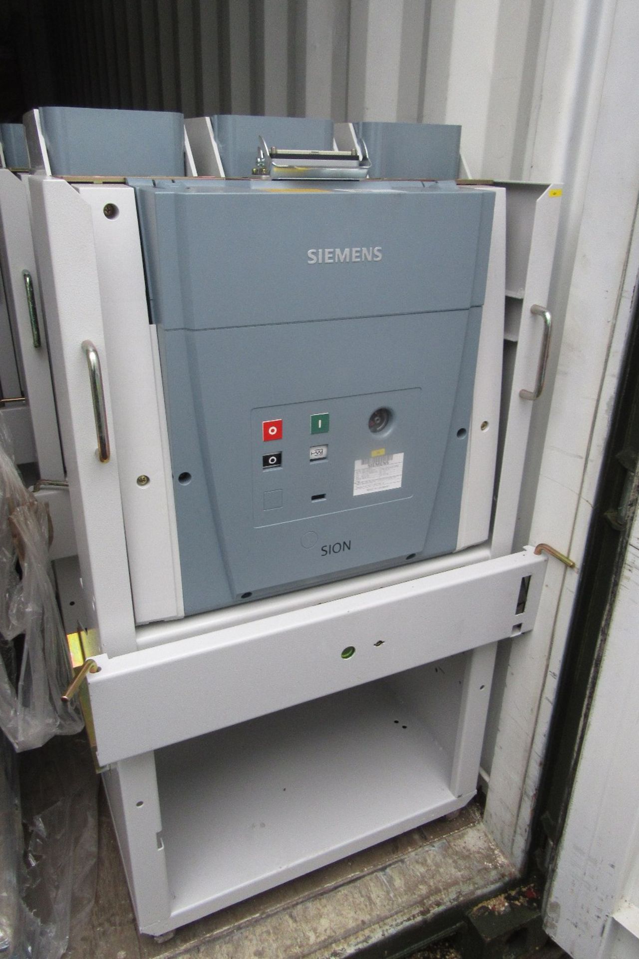 Siemens Sion 3AE1286-2 Circuit Breaker, UR: 17.5kV 50/60Hz, ISC: 40.0kA, Year of Manufacture: 2009
