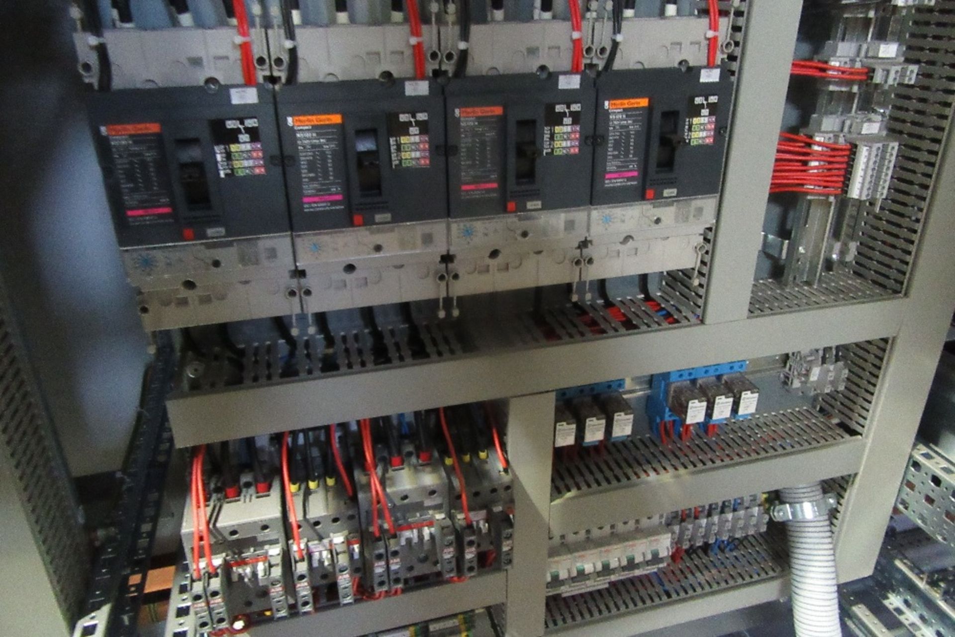 Woodward Power Solutions Feeder Engine / Station Transformer Control Cabinet inc: Merlin Gerin Compa - Bild 8 aus 16