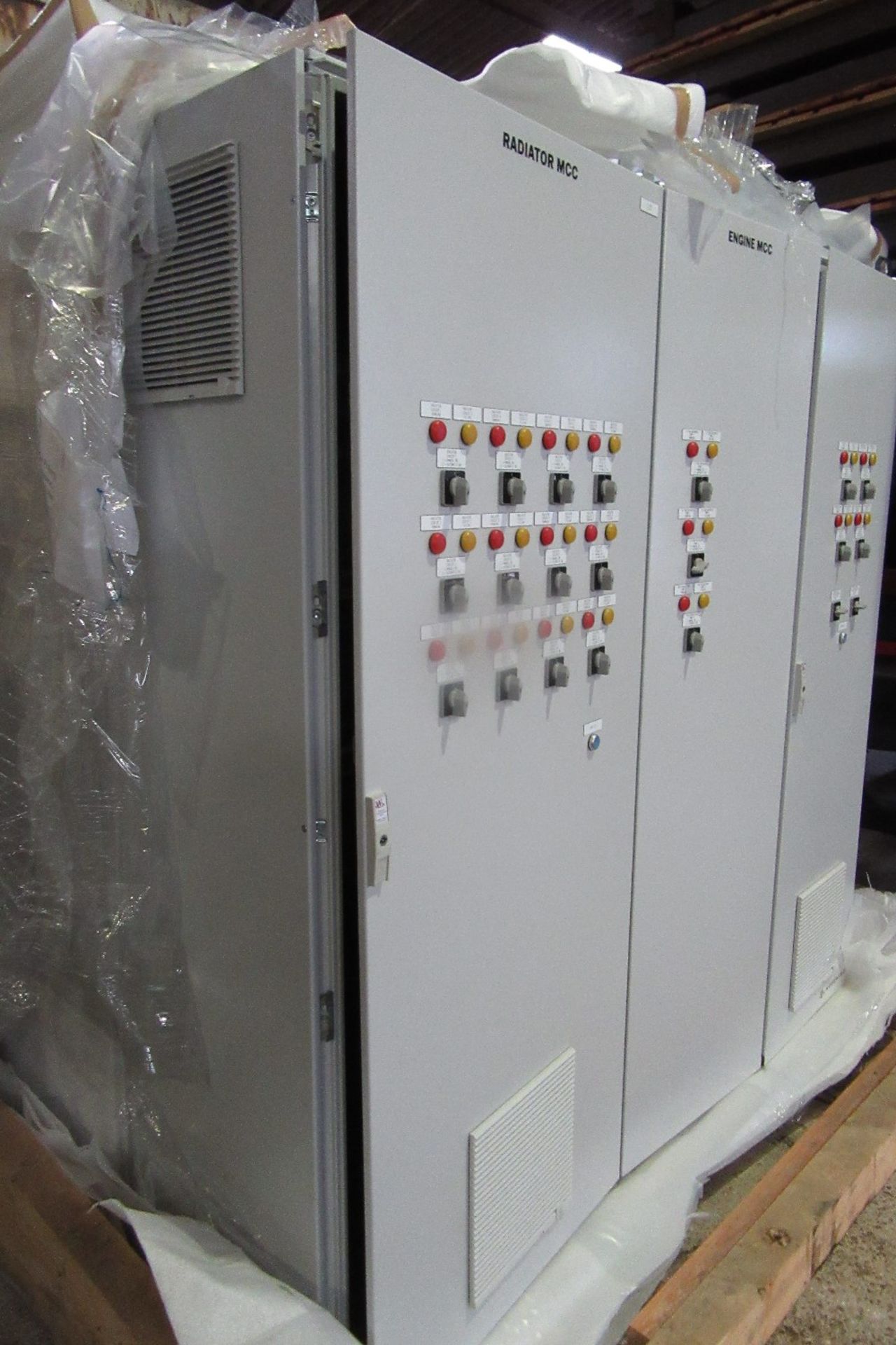 Woodward Power Solutions Radiator / Engine MCC Control Cabinets inc: Merlin Gerin Compact NS630N, Me - Bild 2 aus 16