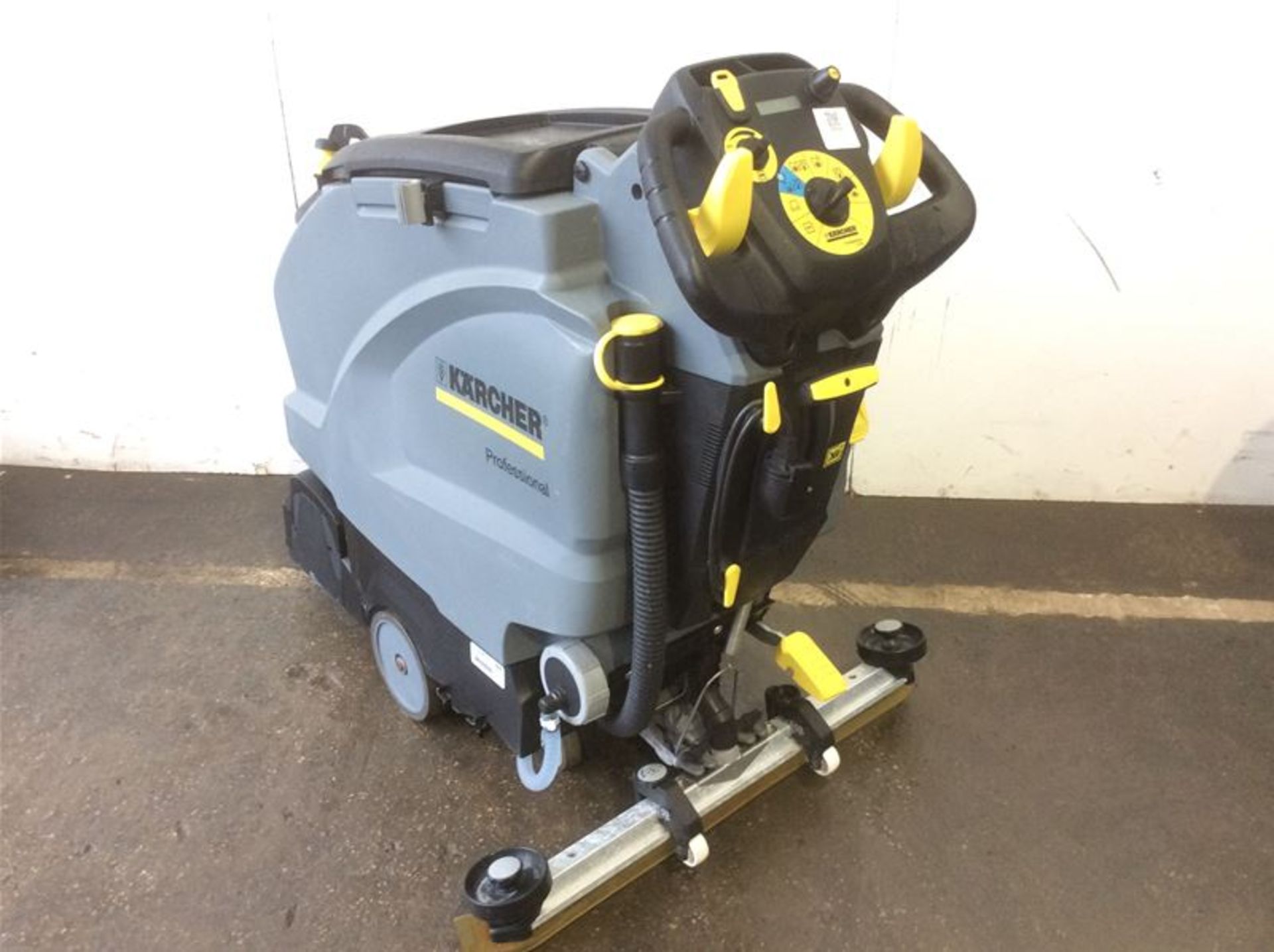 KARCHER B 40W WALK BEHIND SCRUBBER DRYER - BATTERY OPERATED - Image 2 of 4
