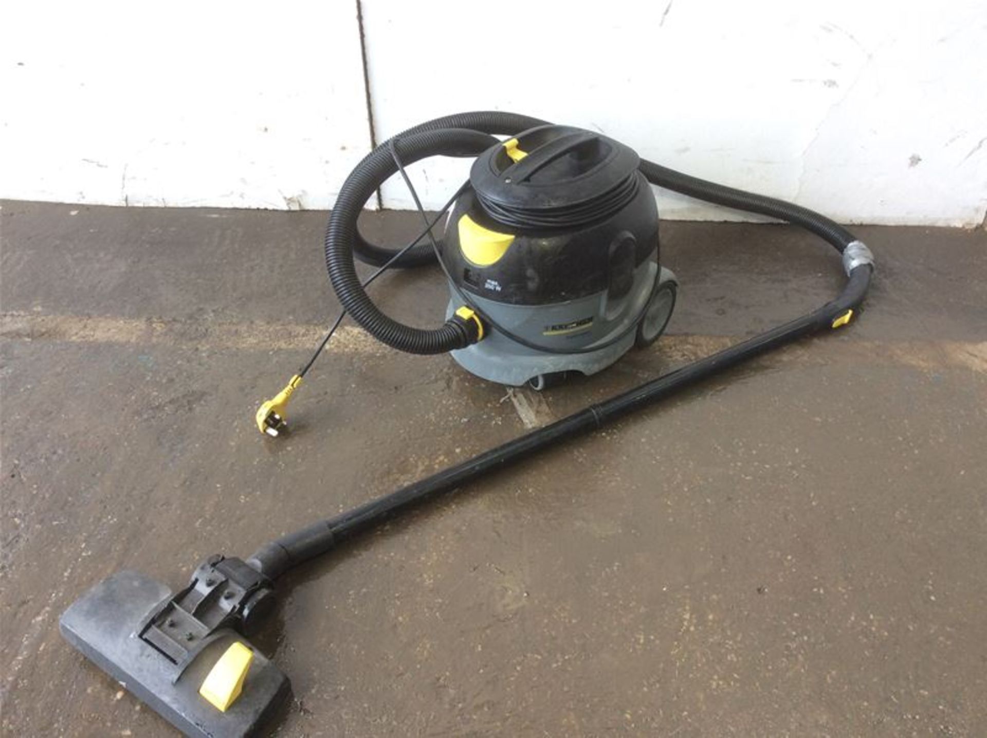 KARCHER T12/1 DRY VACUUM CLEANER - 240V