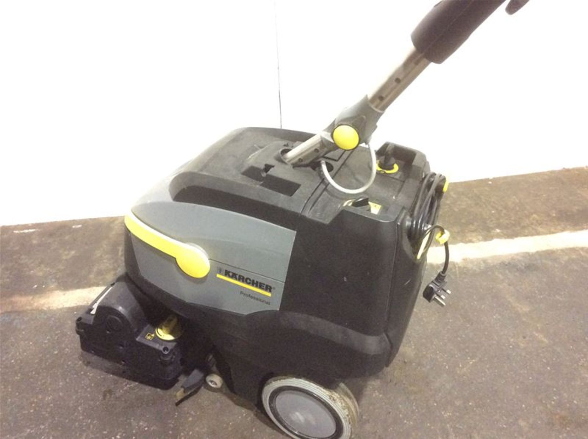 KARCHER BR 35/12 C WALK-BEHIND COMPACT FLOOR SCRUBBER - BATTERY OPERATED - Image 2 of 3