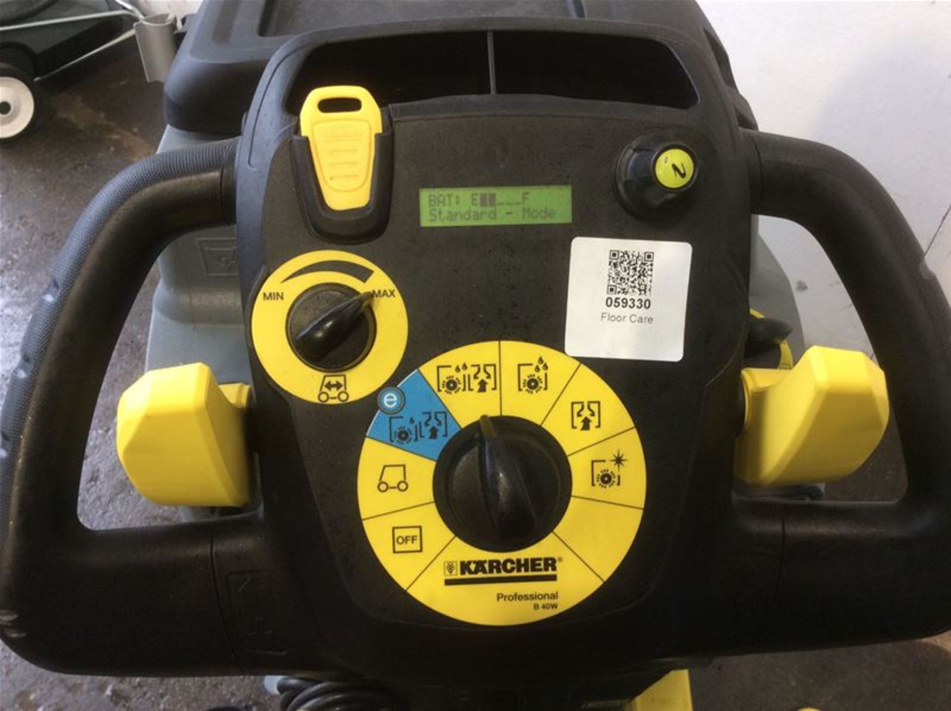 KARCHER B 40W WALK BEHIND SCRUBBER DRYER - BATTERY OPERATED - Image 3 of 4