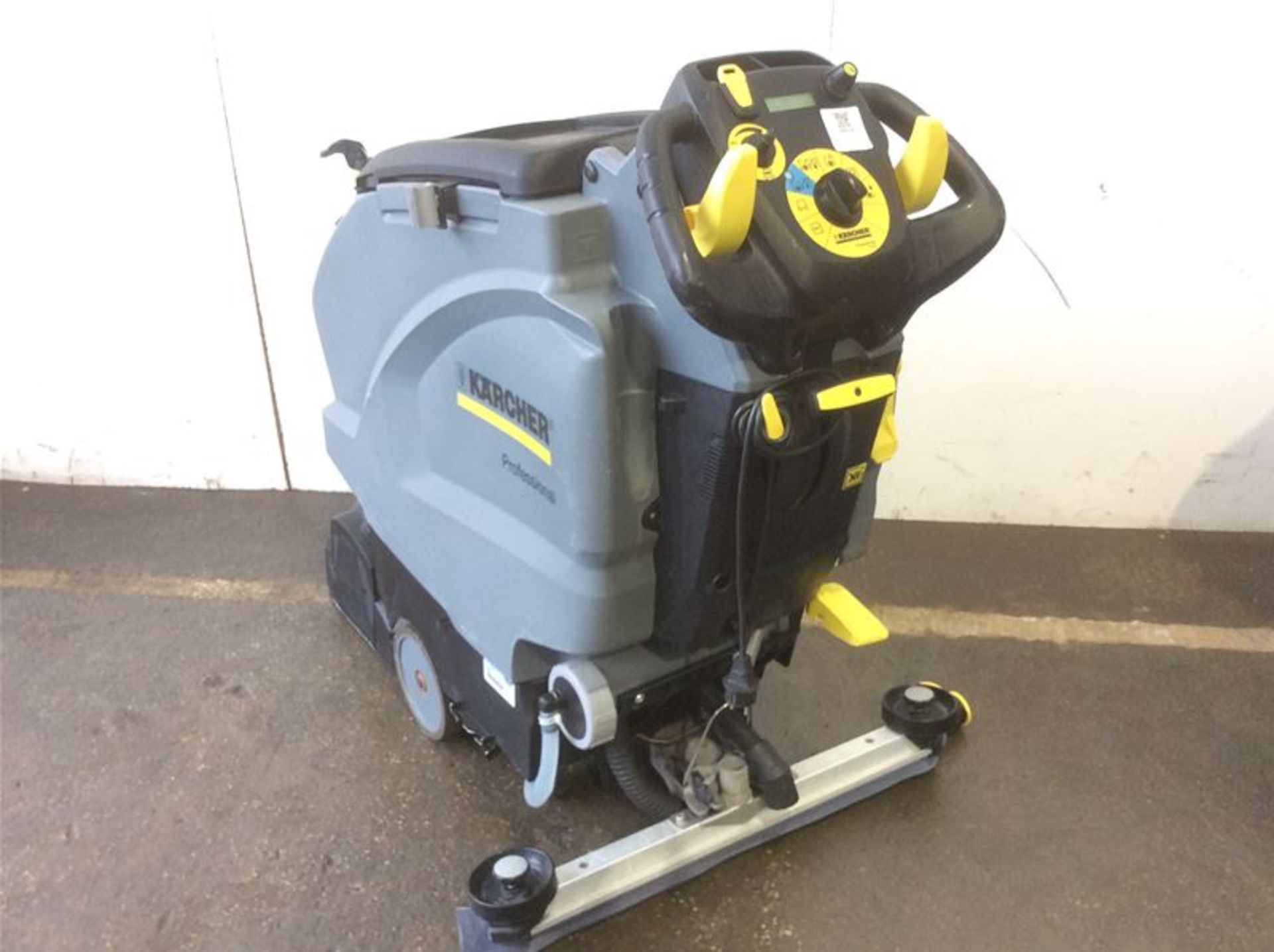 KARCHER B 40W WALK BEHIND SCRUBBER DRYER - BATTERY OPERATED - Image 2 of 4