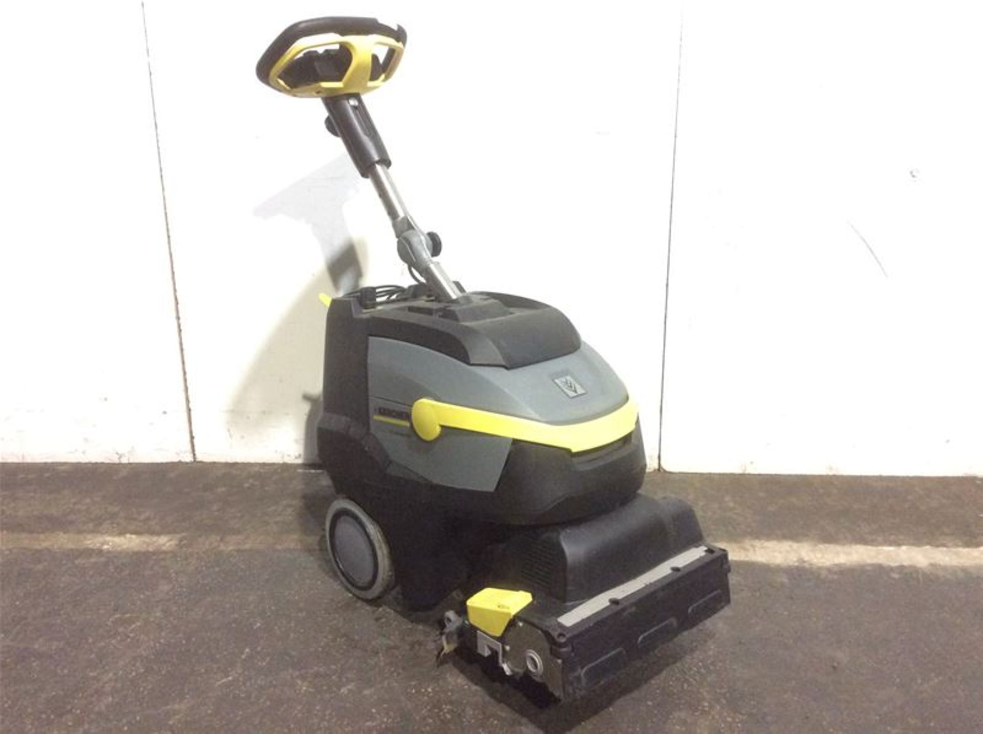 KARCHER BR 35/12 C WALK-BEHIND COMPACT FLOOR SCRUBBER - BATTERY OPERATED