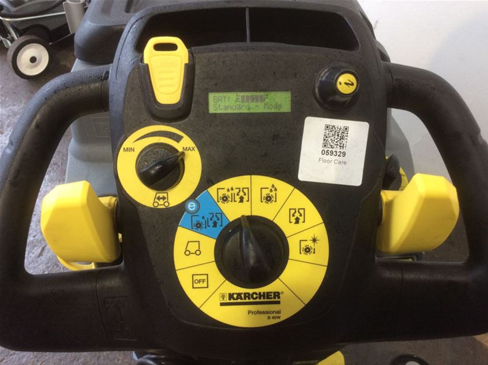 KARCHER B 40W WALK BEHIND SCRUBBER DRYER - BATTERY OPERATED - Image 3 of 4