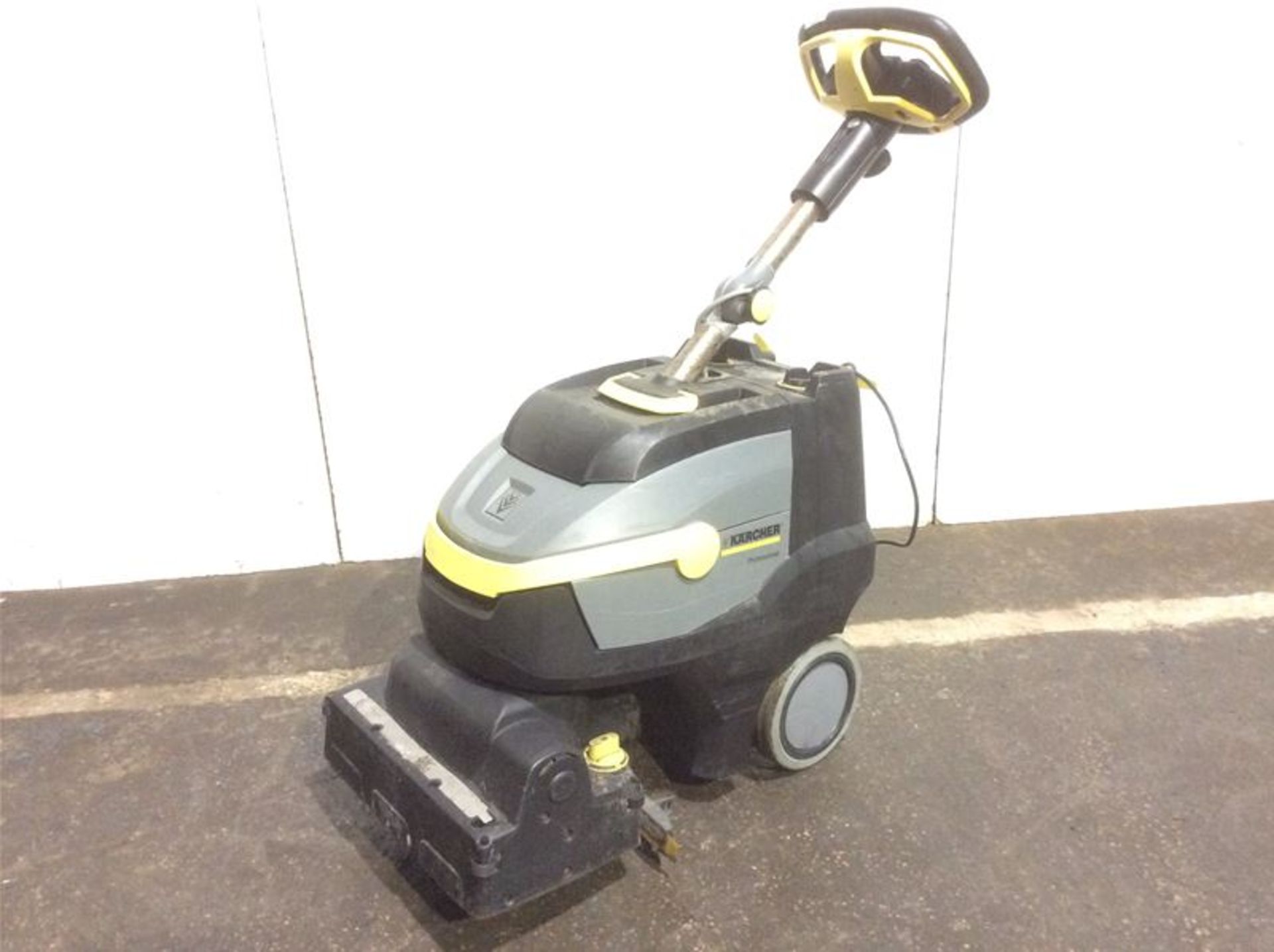 KARCHER BR 35/12 C WALK-BEHIND COMPACT FLOOR SCRUBBER - BATTERY OPERATED