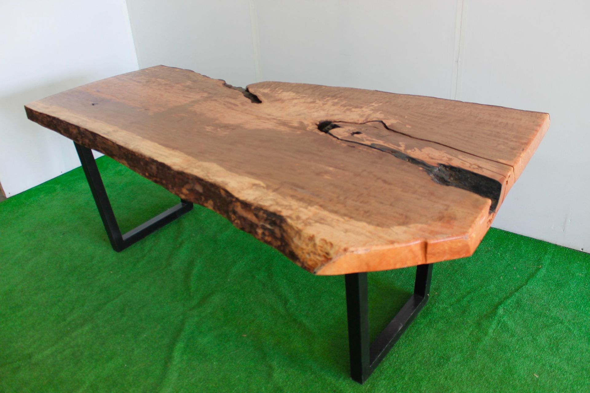 Exquisite Bespoke Waney Edge Table - 212cm in Length - Bild 2 aus 5