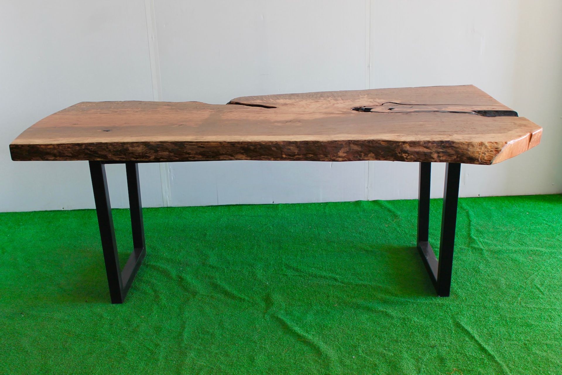 Exquisite Bespoke Waney Edge Table - 212cm in Length - Bild 4 aus 5