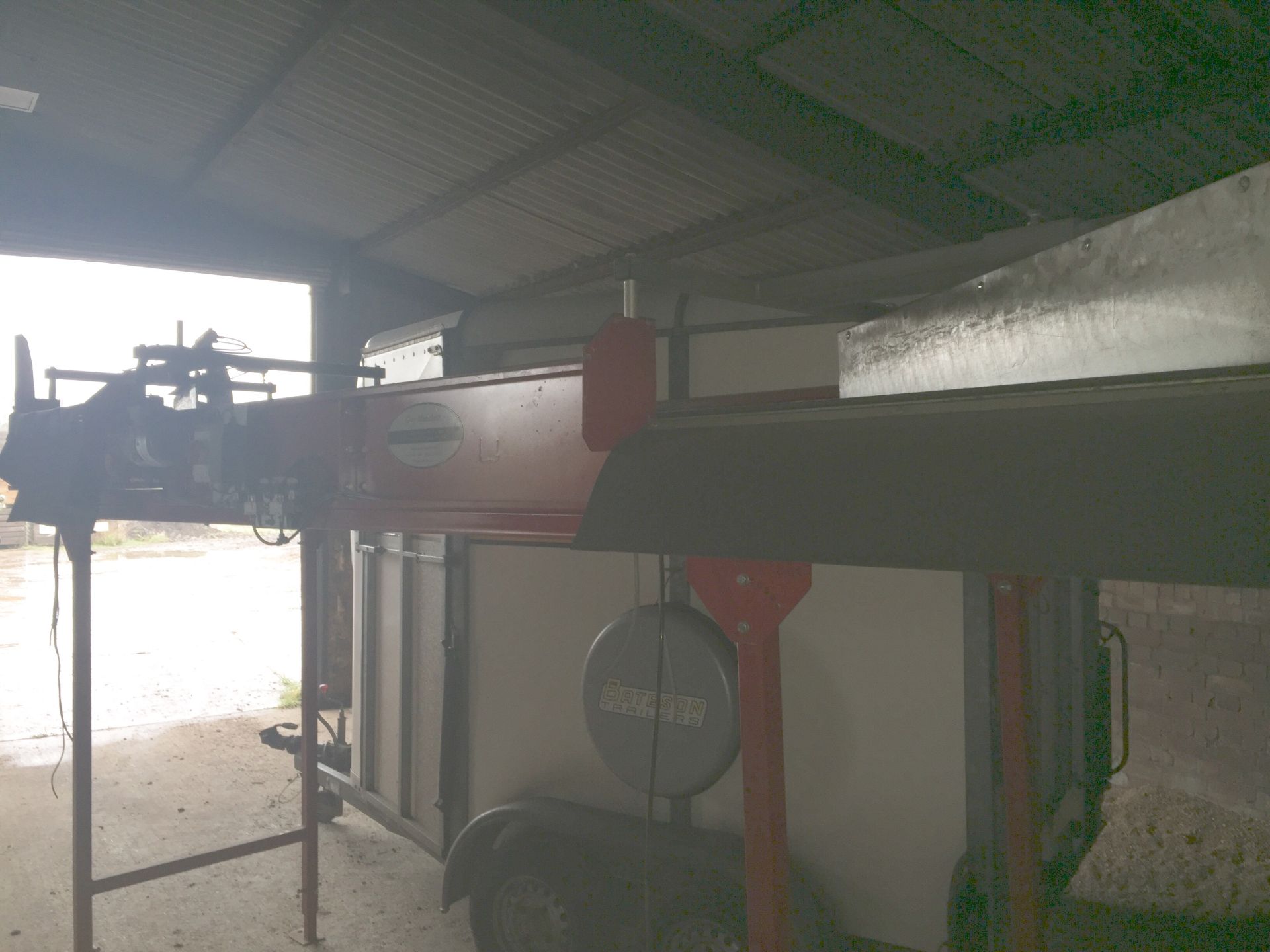 Tong Recirculating Conveyor, Length: 5m, Width: 1m, Automated System to Feed Two Separate Machines, - Image 2 of 3