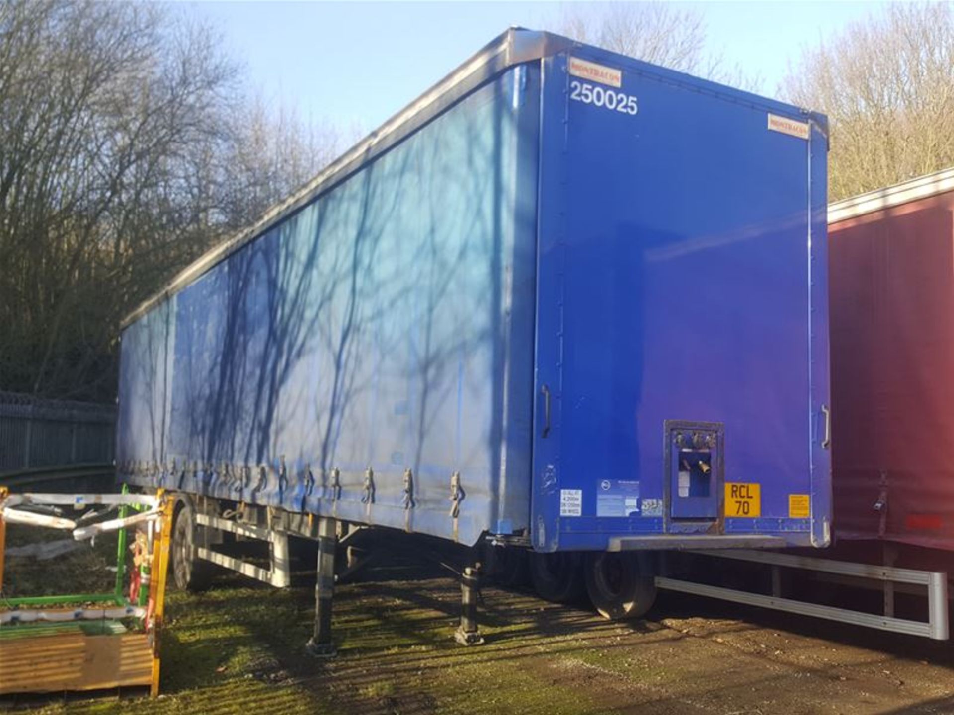 2004 Montracon 4.2 Curtainside Trailer with Taillift