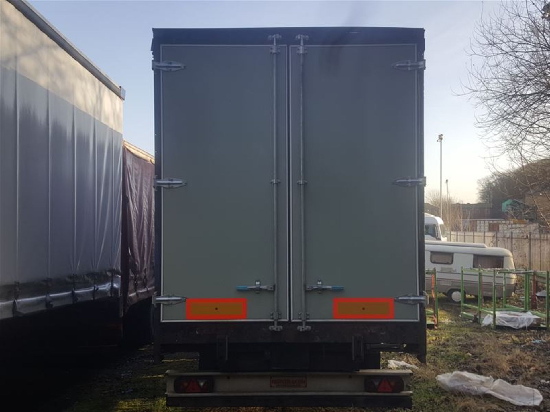 2004 Montracon 4.2 Curtainside Trailer with Taillift - Image 3 of 8