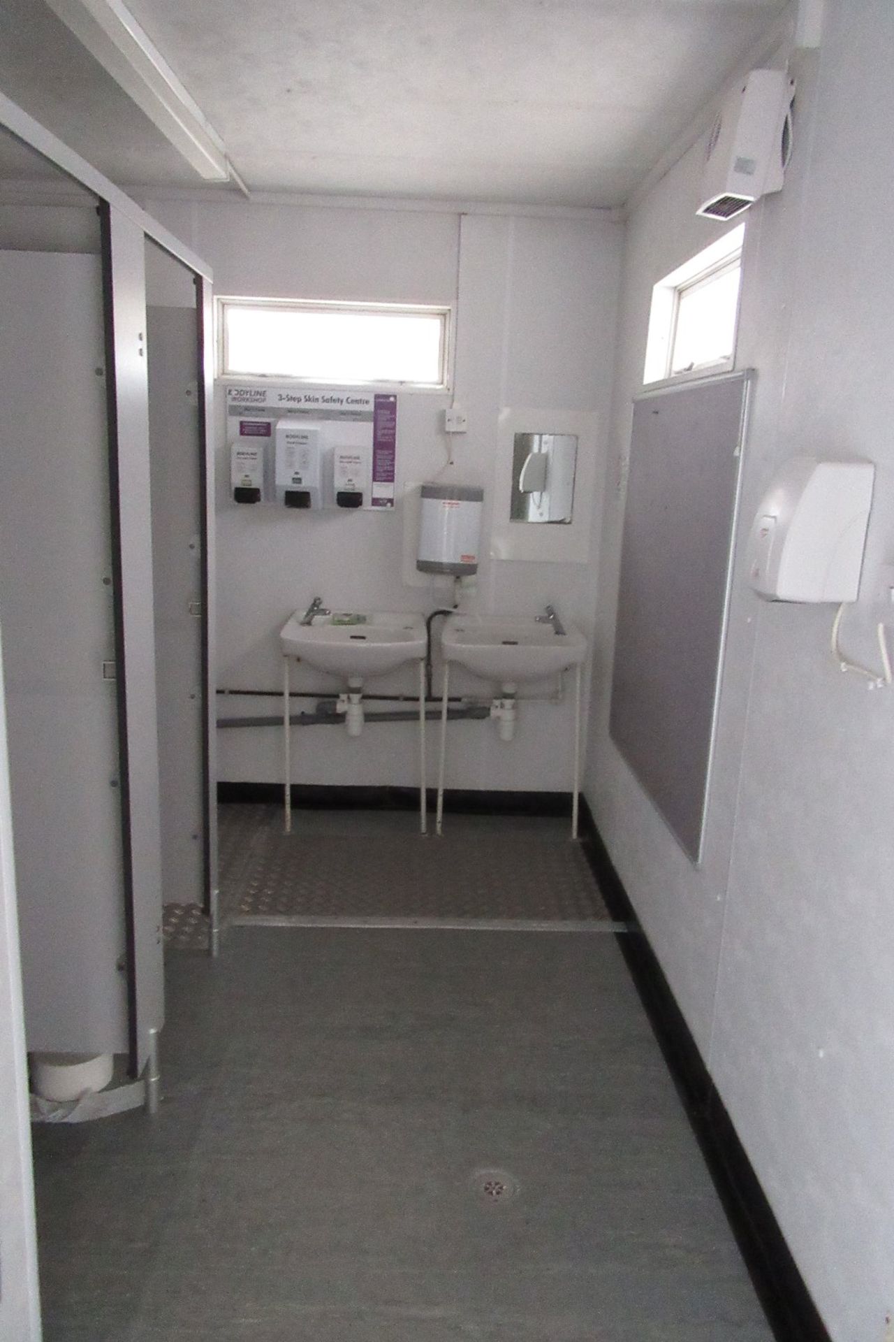 NH80000829 32ft x 10ft Anti Vandal Jack Leg Canteen / Toilet - Image 7 of 10
