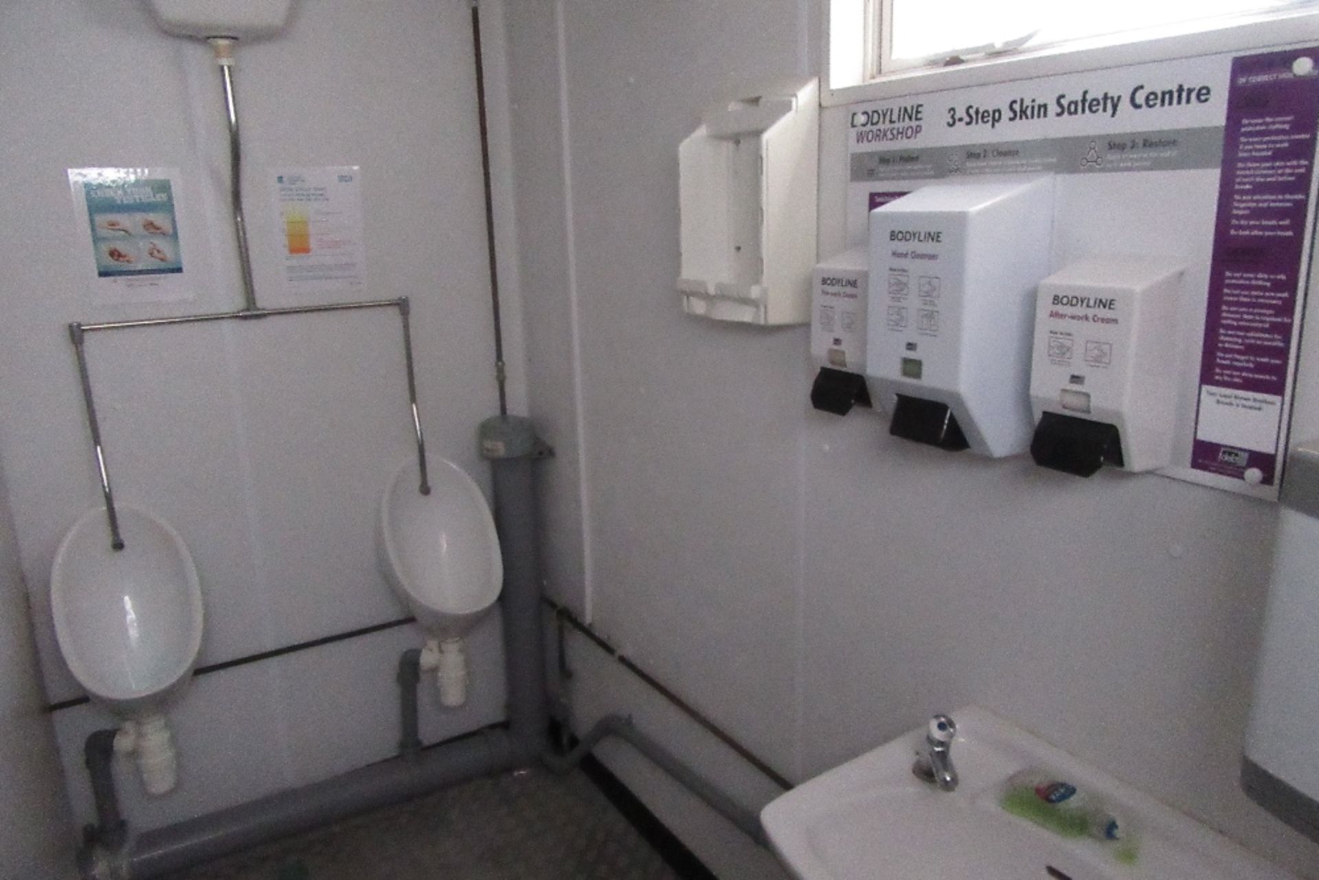 NH80000829 32ft x 10ft Anti Vandal Jack Leg Canteen / Toilet - Image 8 of 10