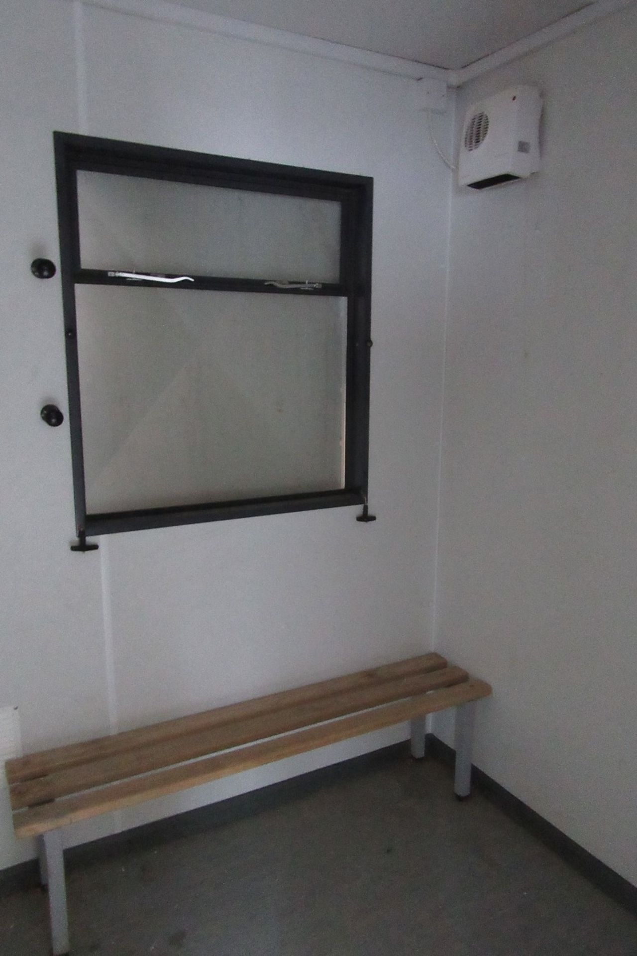 BBN12194 32ft x 10ft Anti Vandal Jack Leg Drying / Shower Room - Image 6 of 7