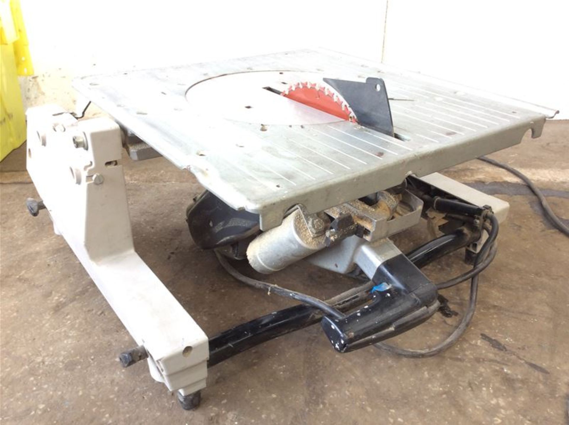 ELU TGS 173 FLIP-OVER CHOP MITRE BENCH SAW - WITH BLADE - Image 2 of 3