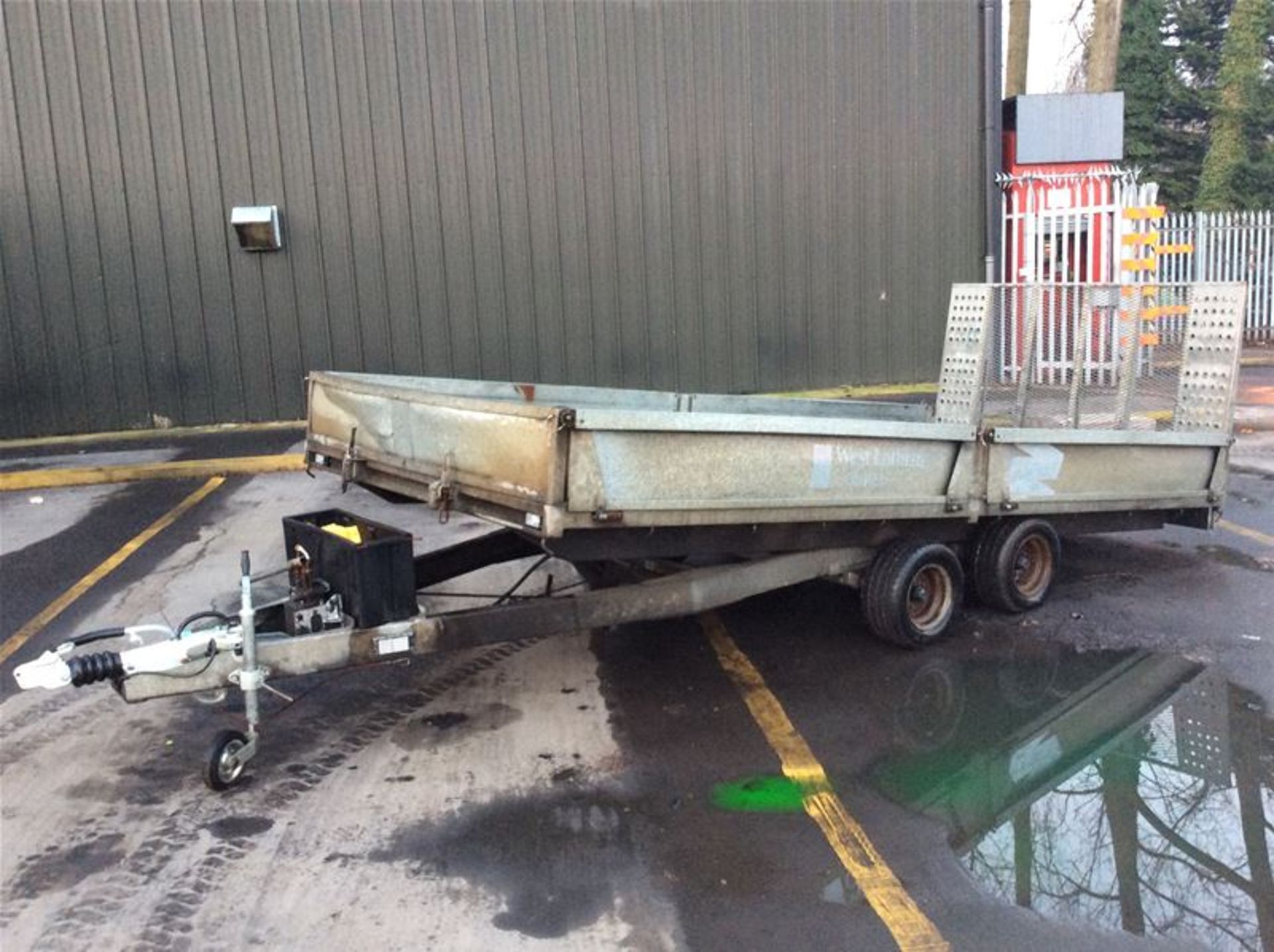 BATESON HYDRAULIC TILT TRAILER - 14 X 7 FT - GROSS WEIGHT 2750KG