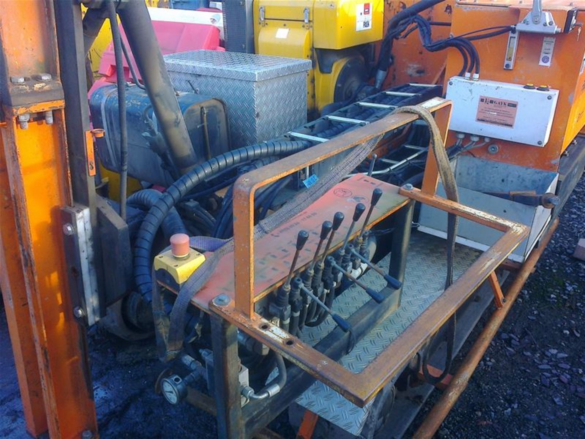 2009 GAYK SELF PROPELLED TRACKED VIBRATING PILING RIG/HAMMER - Image 2 of 10