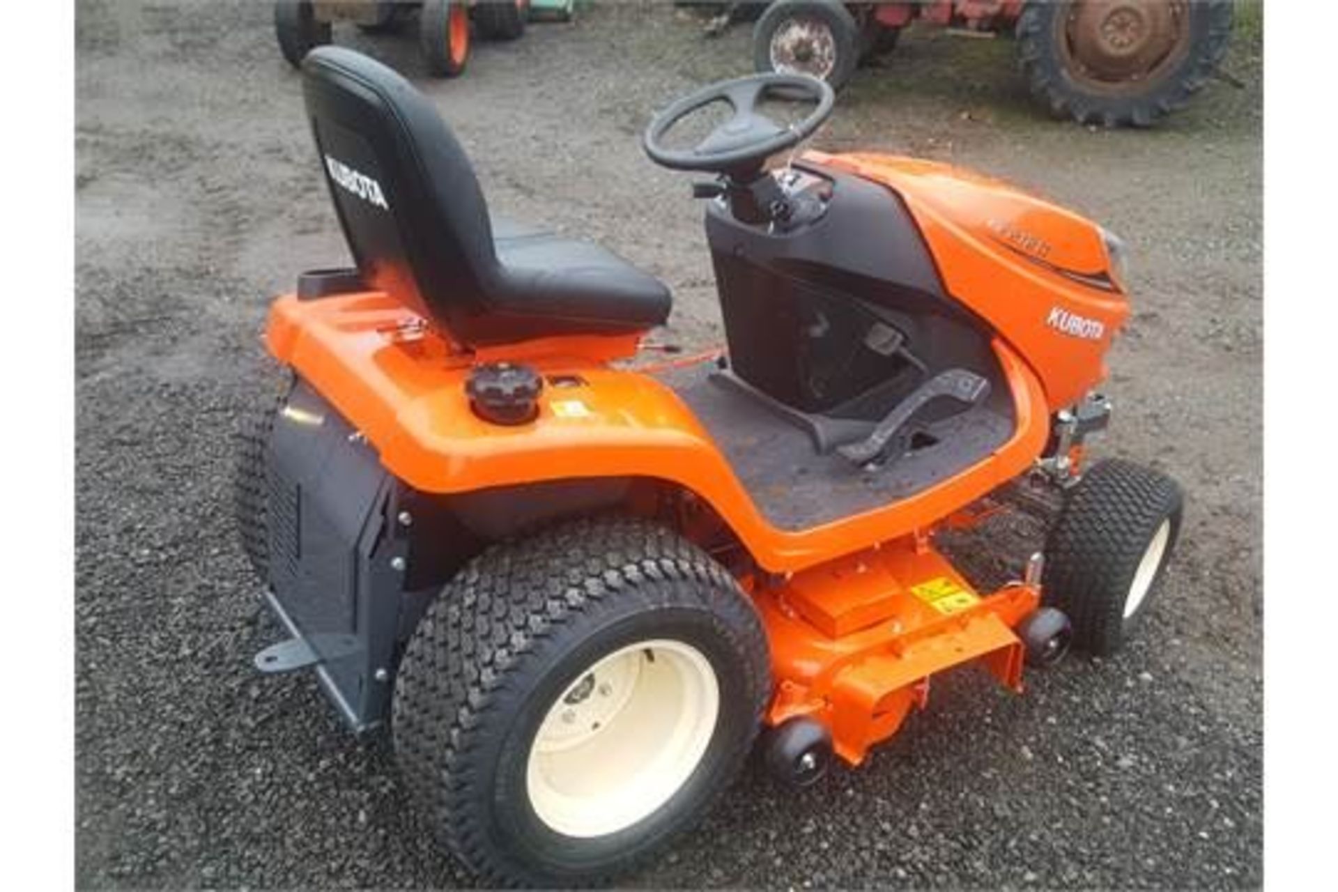 2016 Kubota GR2120 Diesel Mower 48inch deck with mulching kit - Image 4 of 10