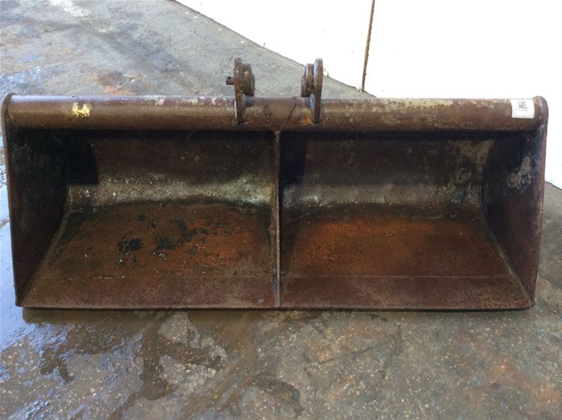 47INCH DITCHING / GRADING BUCKET - 1INCH PINS REQUIRED - Image 2 of 4