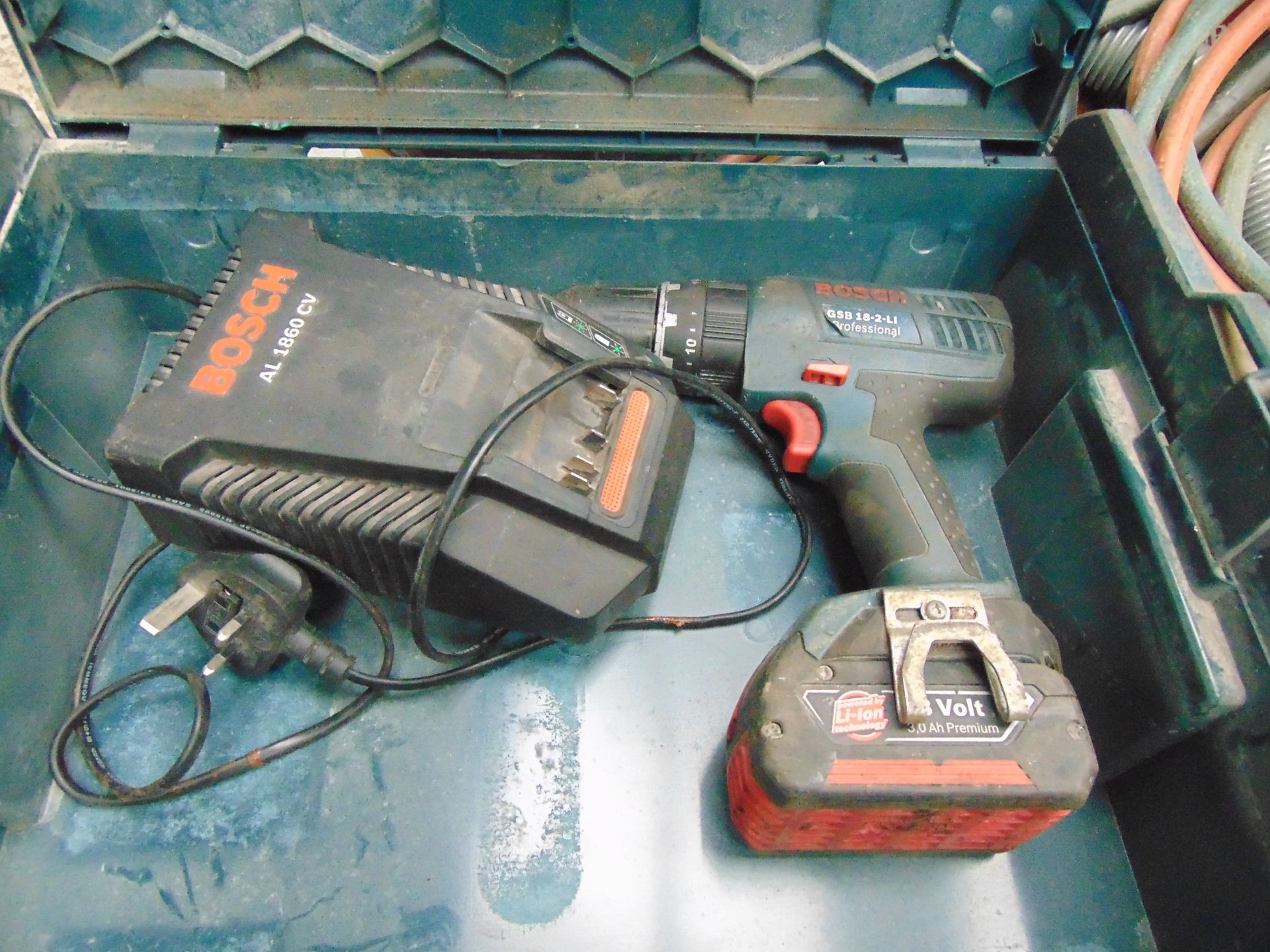 Steel platform x2 vacuums- x2 bosch drills with charger- makita buzz gun with charger- 9" Grinder - Image 3 of 8