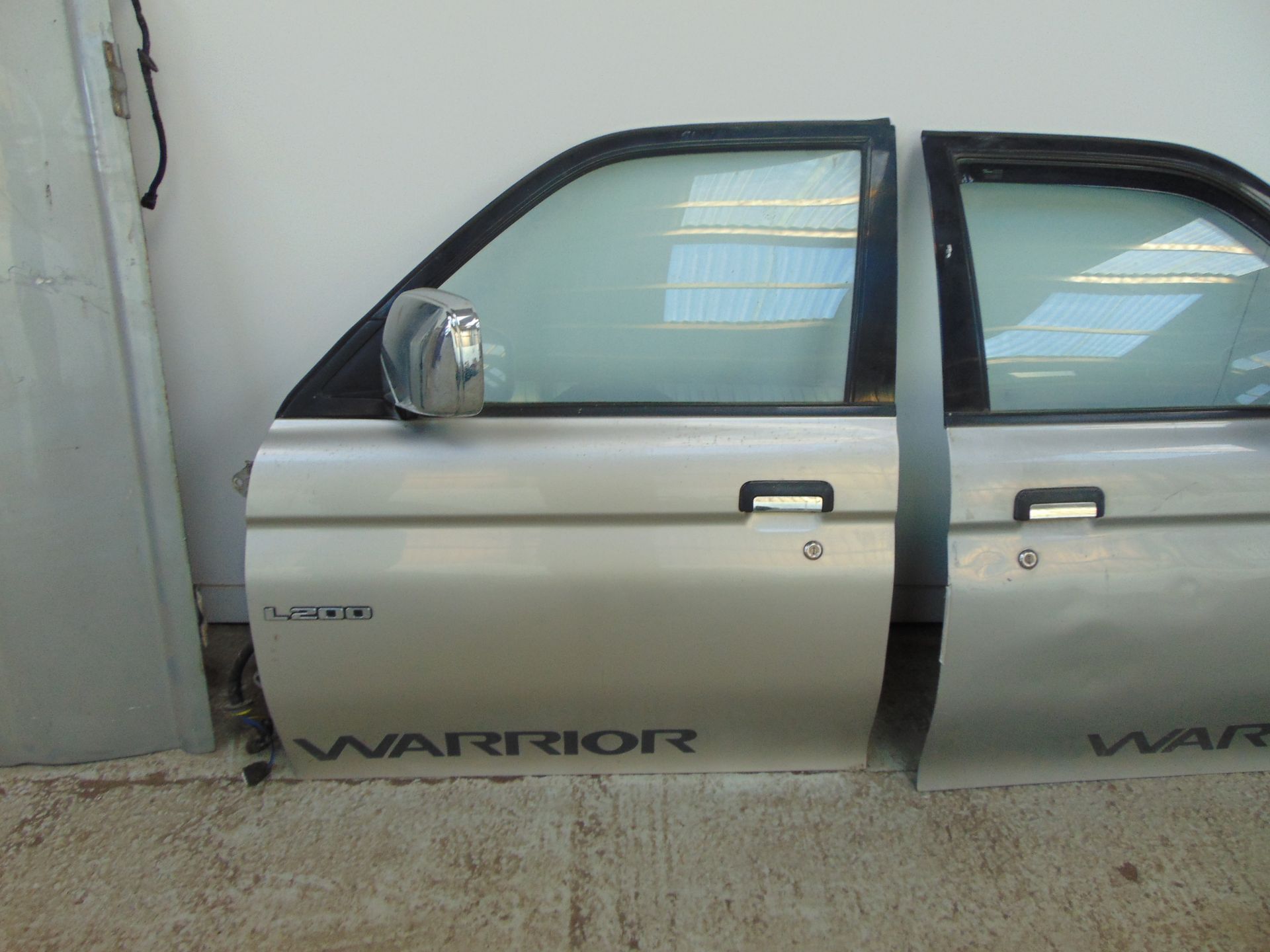 L200 warrior doors in silver o/s front o/s rear n/s front n/s rear and tailgate - Image 5 of 12