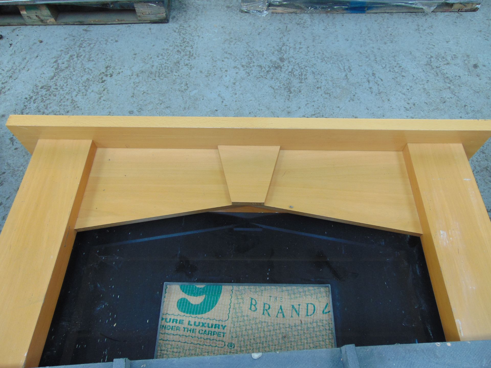 Fire surround in wood {000645}