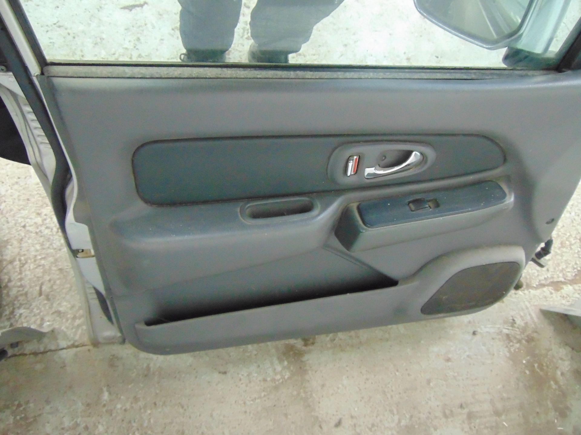 L200 warrior doors in silver o/s front o/s rear n/s front n/s rear and tailgate - Image 9 of 12