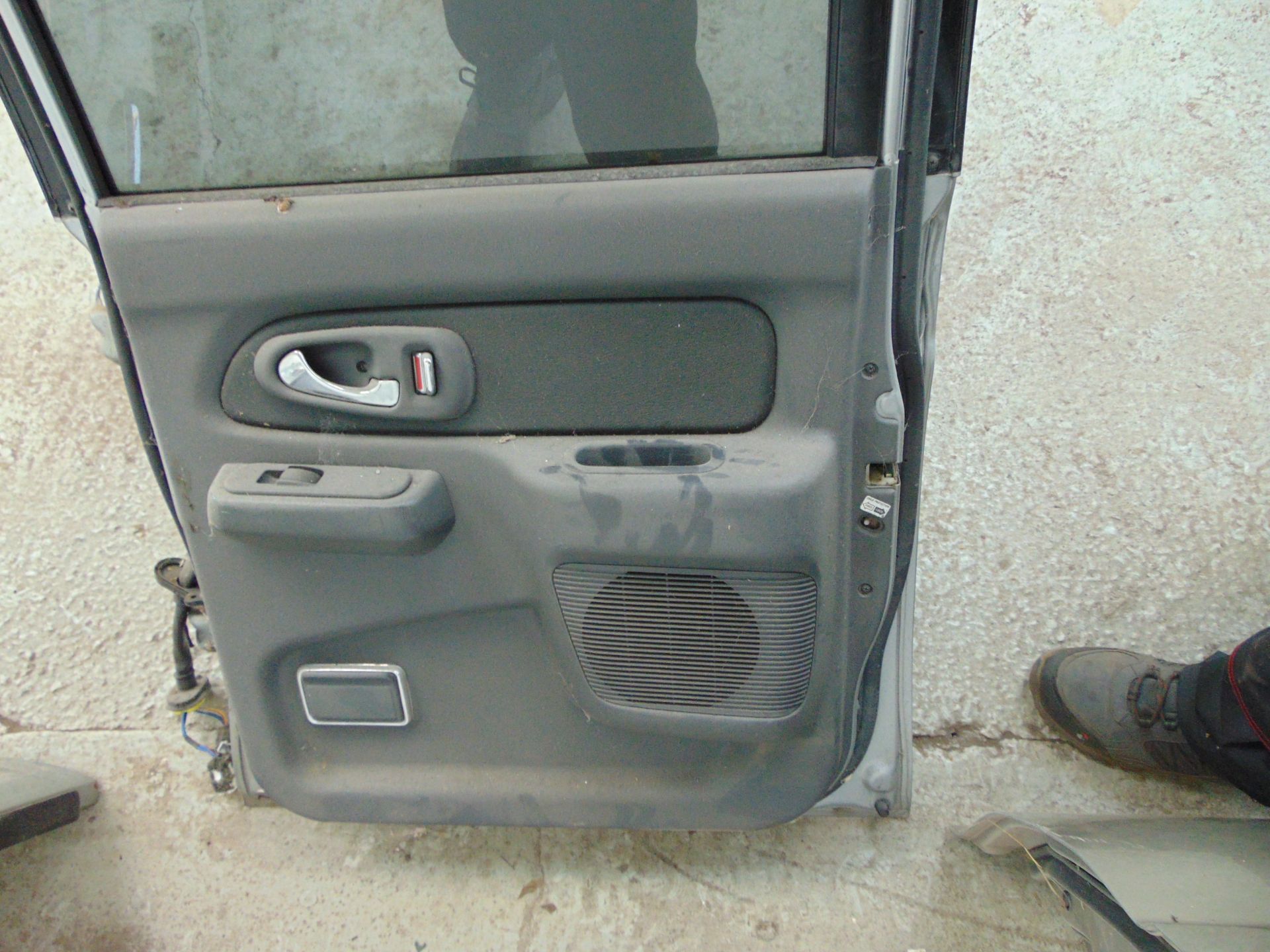 L200 warrior doors in silver o/s front o/s rear n/s front n/s rear and tailgate - Image 12 of 12