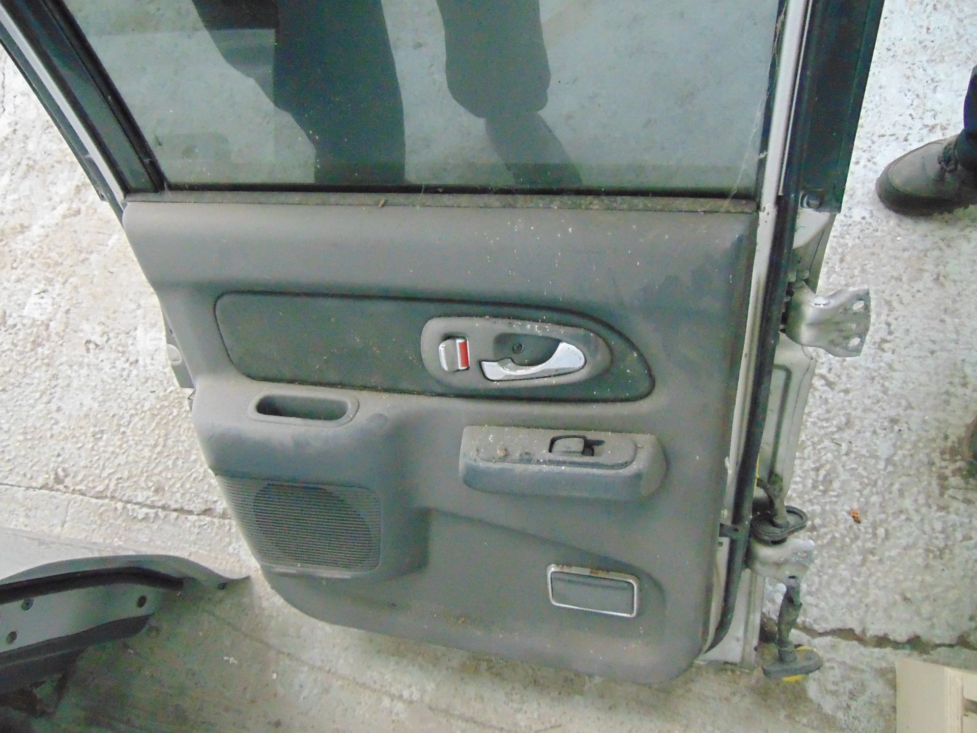 L200 warrior doors in silver o/s front o/s rear n/s front n/s rear and tailgate - Image 11 of 12