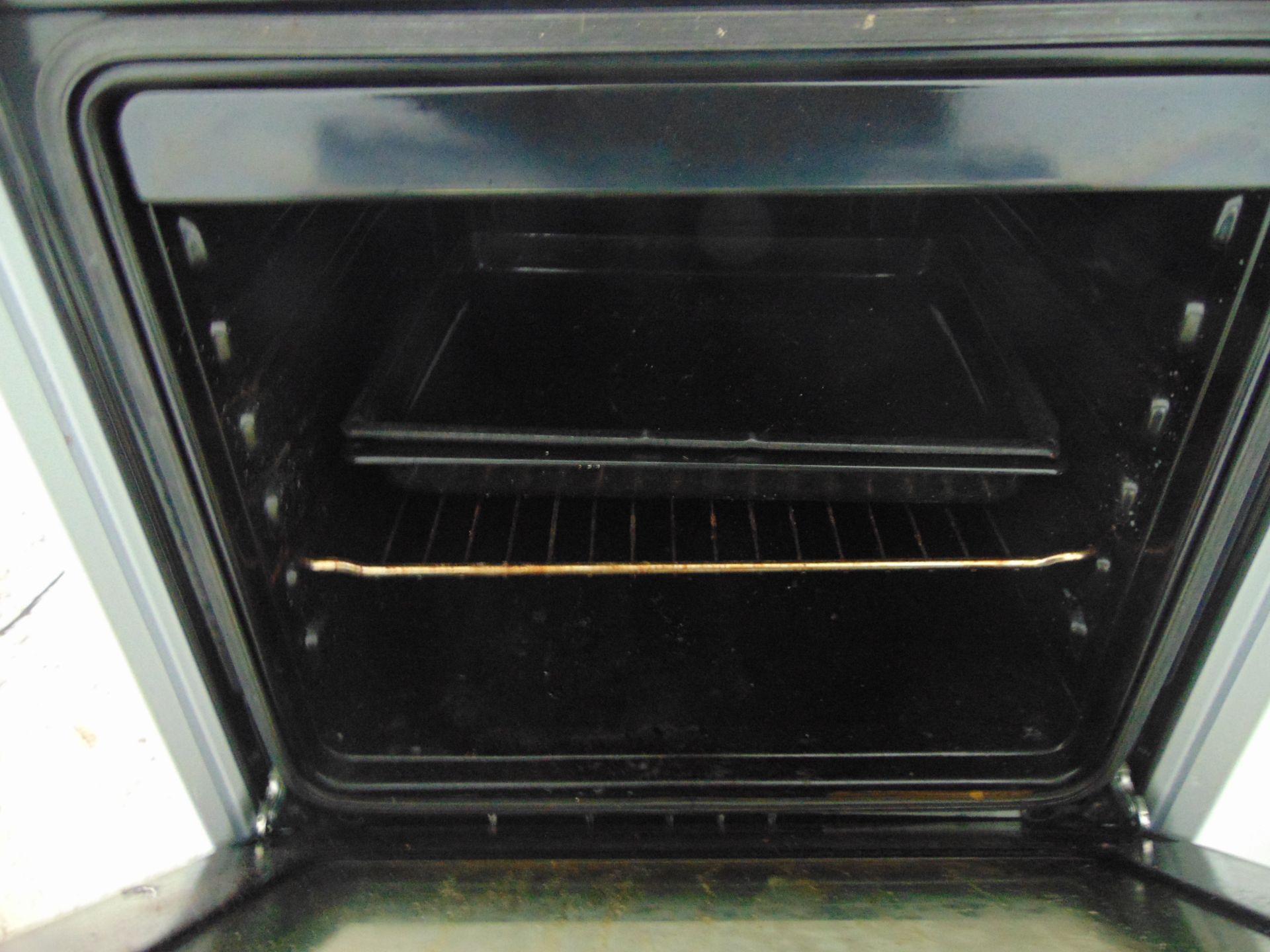 Beko electric oven and x4 hob cooker 240v - Image 3 of 4