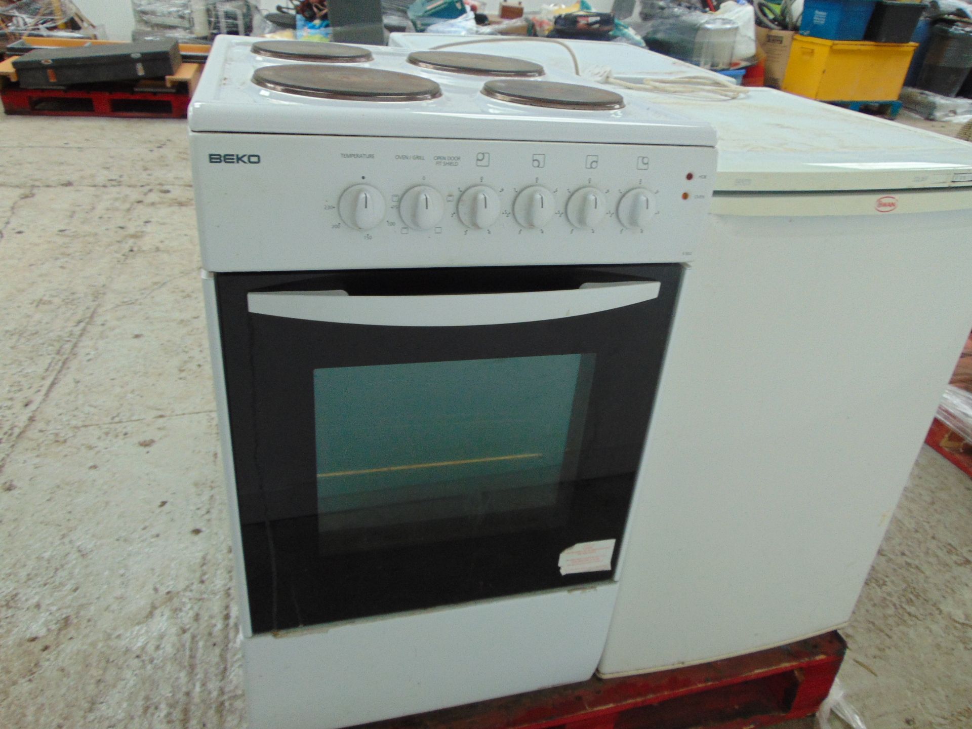 Beko electric oven and x4 hob cooker 240v