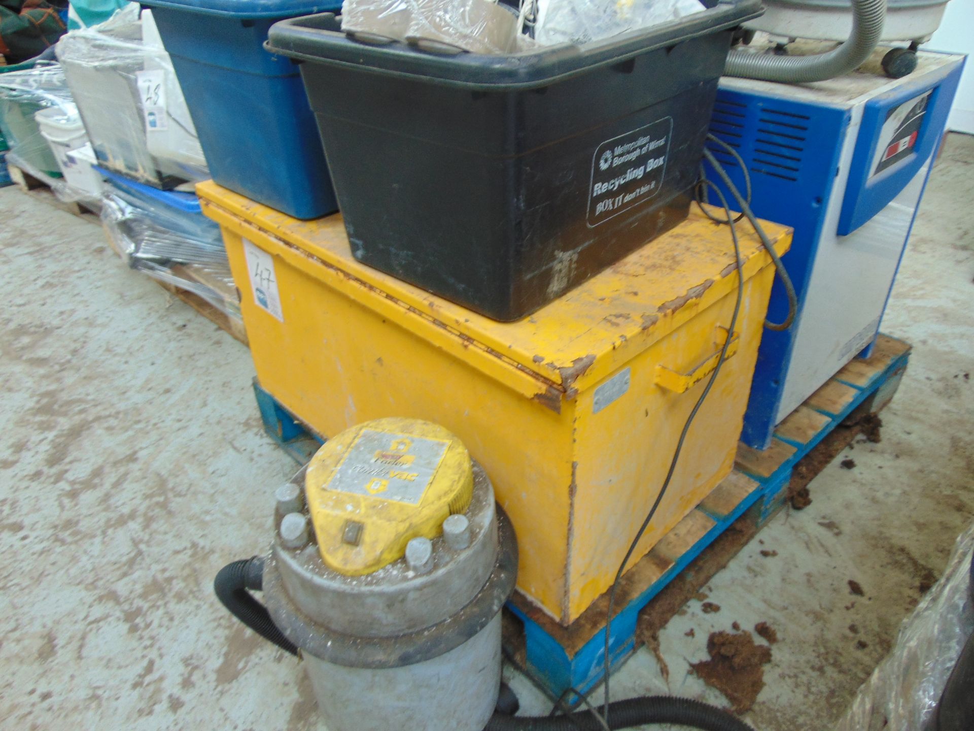 Pallet of mixed goods- inc van vault- x3 vacums- (please note forklift charger not included) - Image 2 of 5