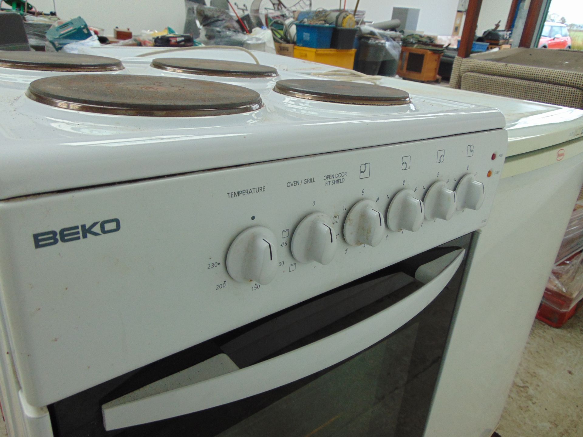 Beko electric oven and x4 hob cooker 240v - Image 2 of 4