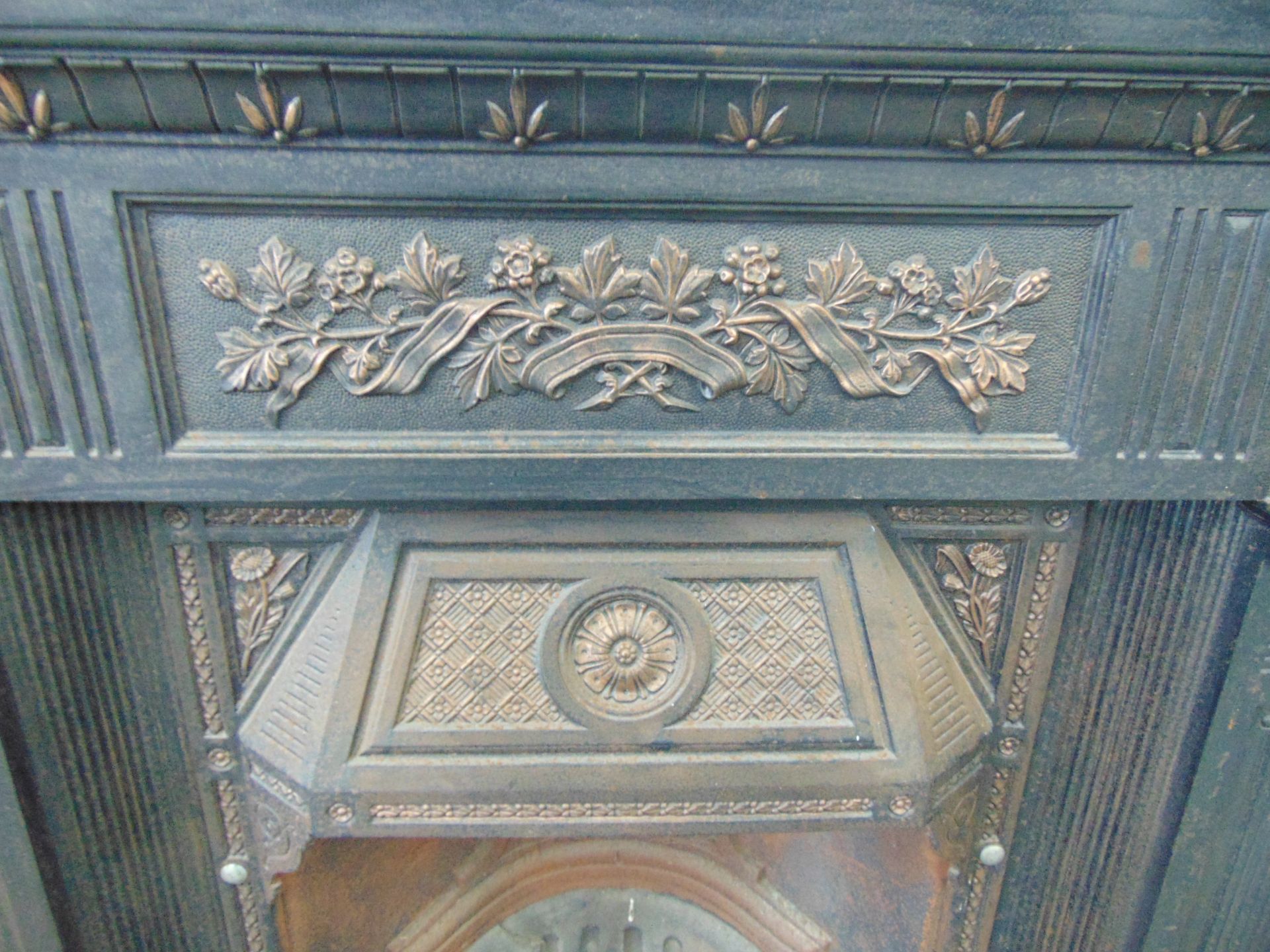 Ornate fire grate and surround X 970MM HIGH / X 800MM WIDE - Image 4 of 5