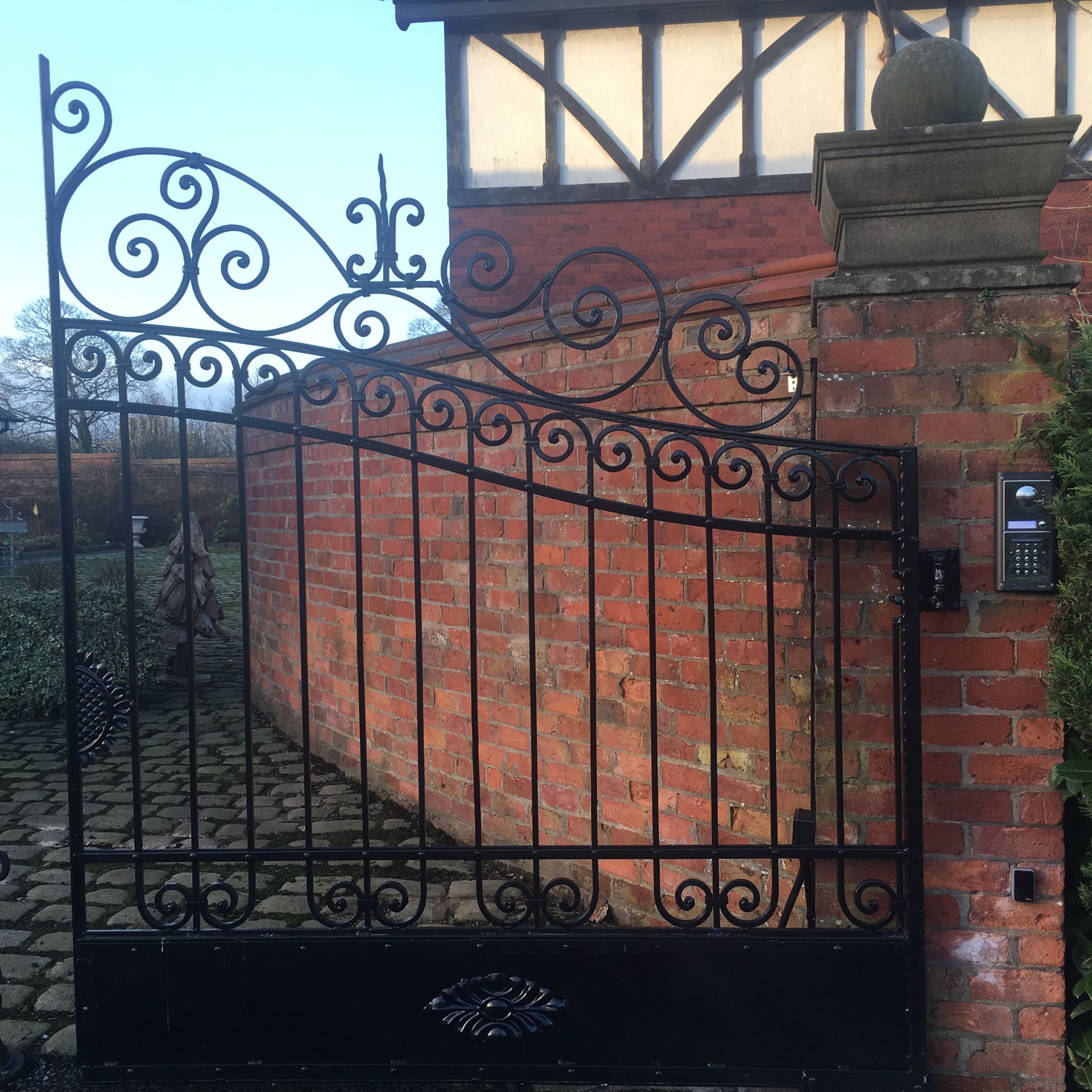 EXCEPTIONAL SOLID IRON GATES 4M WIDE X 2.4M HIGH - UNUSED - IN BLACK - - Image 2 of 2